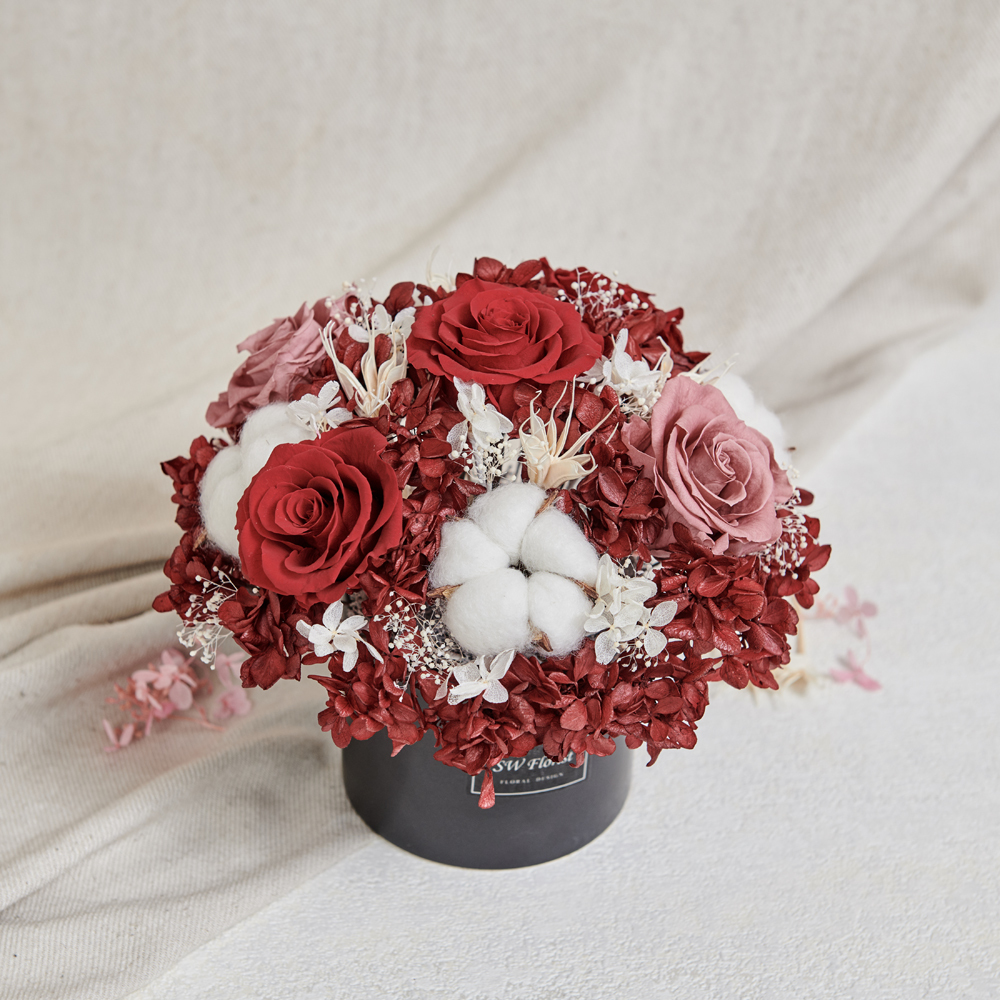 ｜經典款不凋花桌花 永生花 乾燥花 桌花設計 酒紅 圓形 大型桌花 黑盆｜