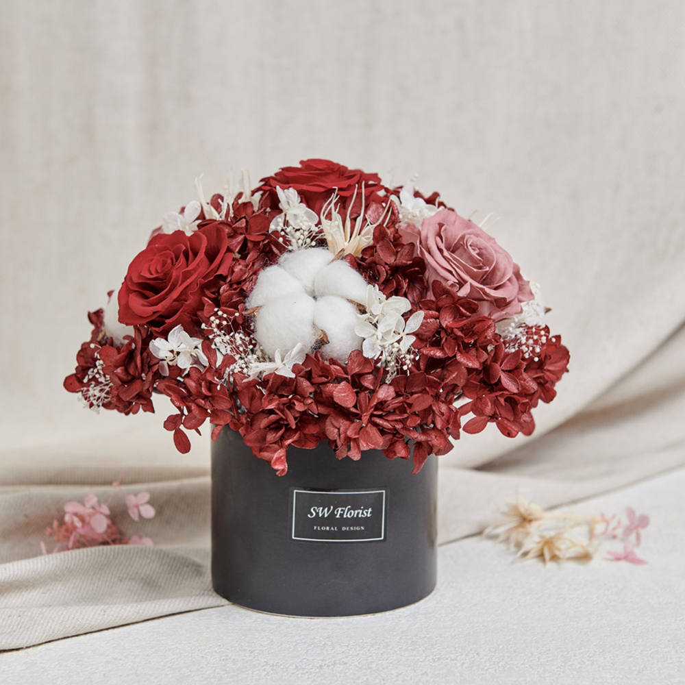 ｜經典款不凋花桌花 永生花 乾燥花 桌花設計 酒紅 圓形 大型桌花 黑盆｜