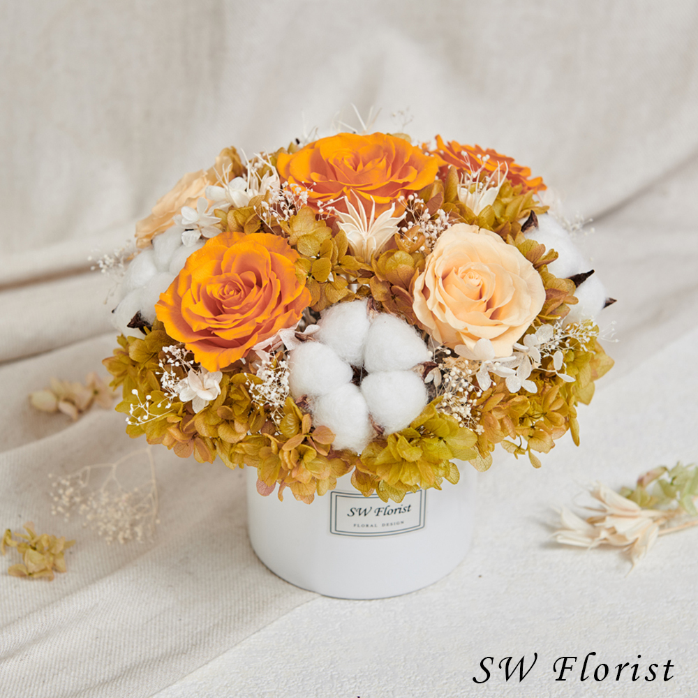 ｜經典款不凋花桌花 永生花 乾燥花 桌花設計 橙黄 圓形 大型桌花 白盆｜