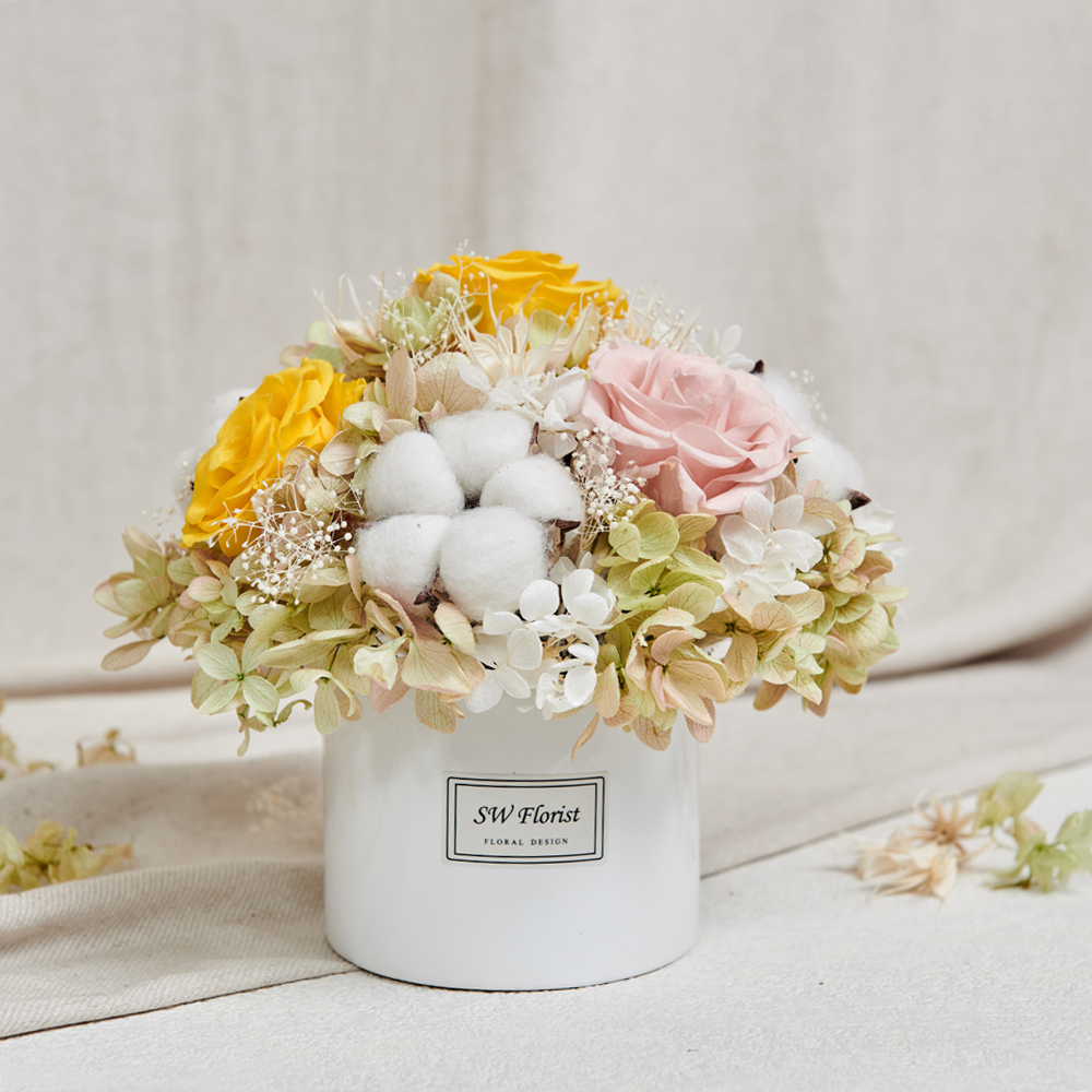 ｜經典款不凋花桌花 永生花 乾燥花 桌花設計 柳黃 圓形 大型桌花 白盆｜