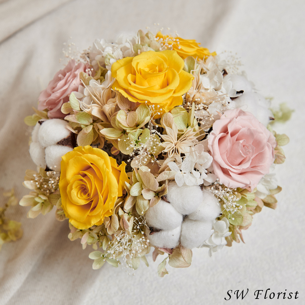 ｜經典款不凋花桌花 永生花 乾燥花 桌花設計 柳黃 圓形 大型桌花 白盆｜