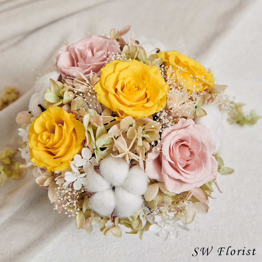 ｜經典款不凋花桌花 永生花 乾燥花 桌花設計 柳黃 圓形 大型桌花 黑盆｜