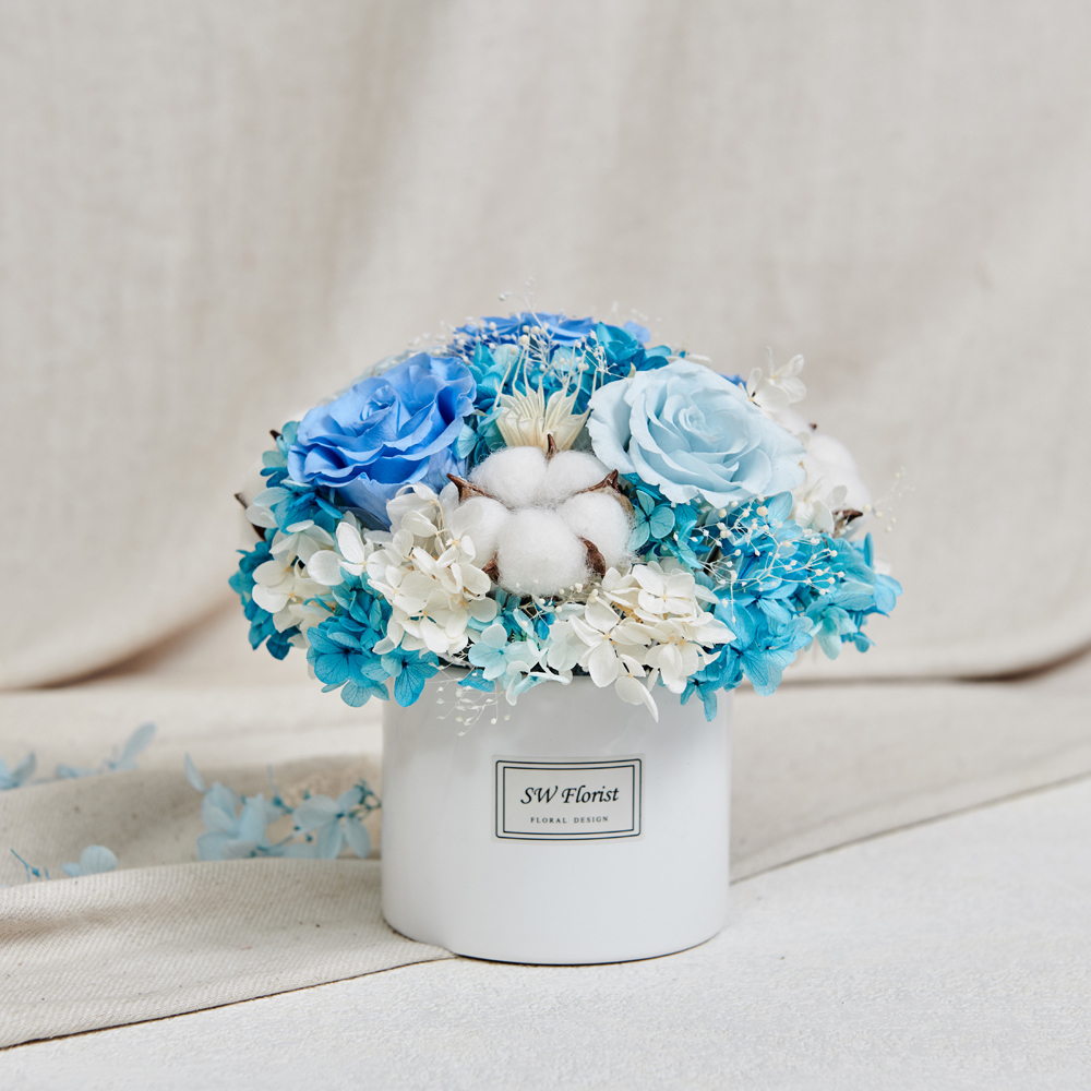 ｜經典款不凋花桌花 永生花 乾燥花 桌花設計 蔚藍 圓形 大型桌花 白盆｜