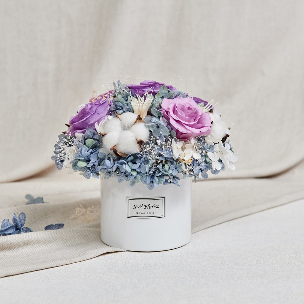 ｜經典款不凋花桌花 永生花 乾燥花 桌花設計 丁香紫 圓形 大型桌花 白盆｜