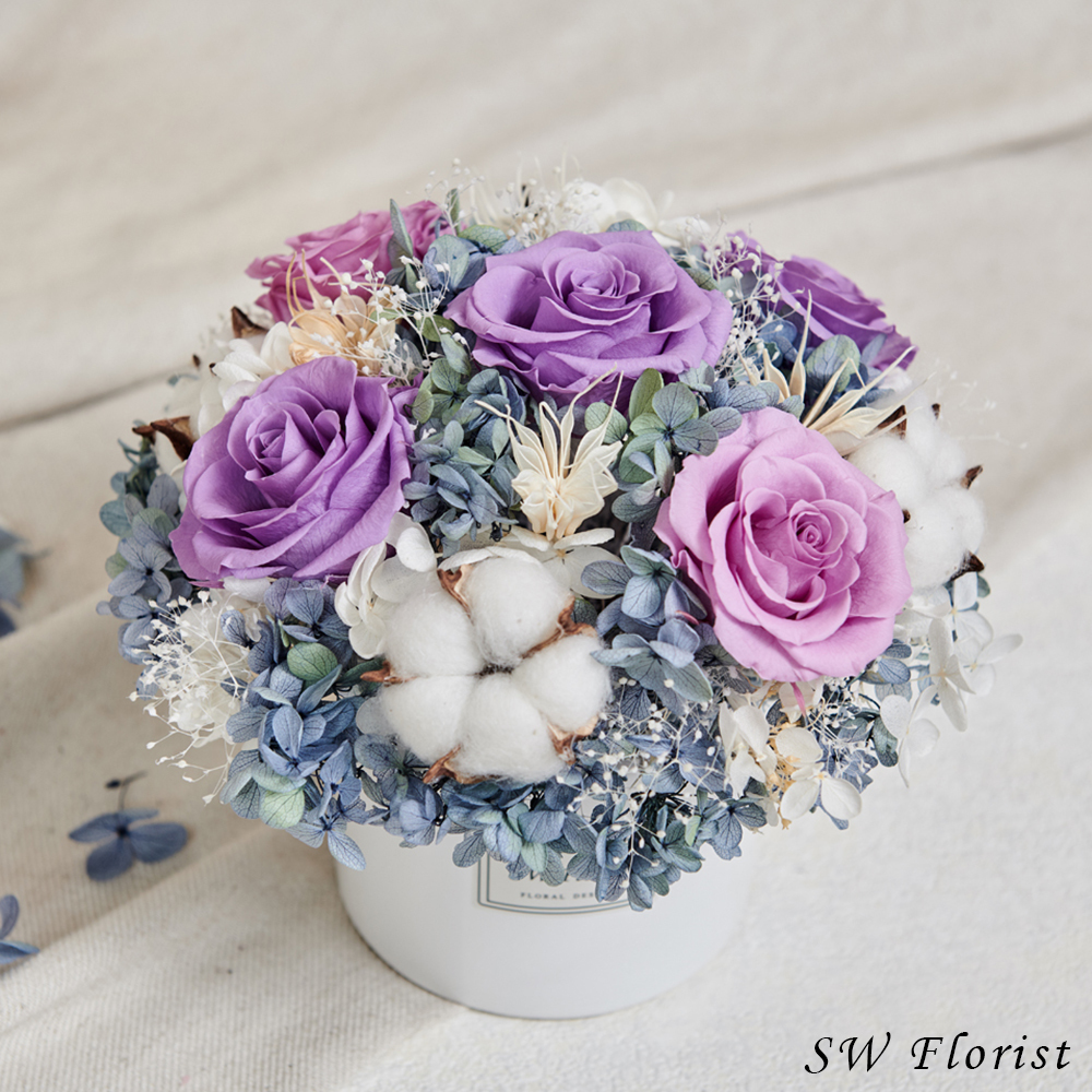 ｜經典款不凋花桌花 永生花 乾燥花 桌花設計 丁香紫 圓形 大型桌花 白盆｜