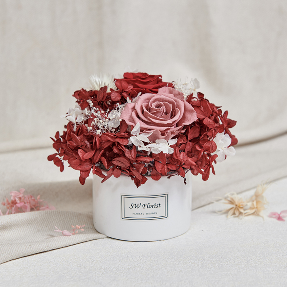 ｜經典款不凋花桌花 永生花 乾燥花 桌花設計 酒紅 圓形 中型桌花 白盆｜