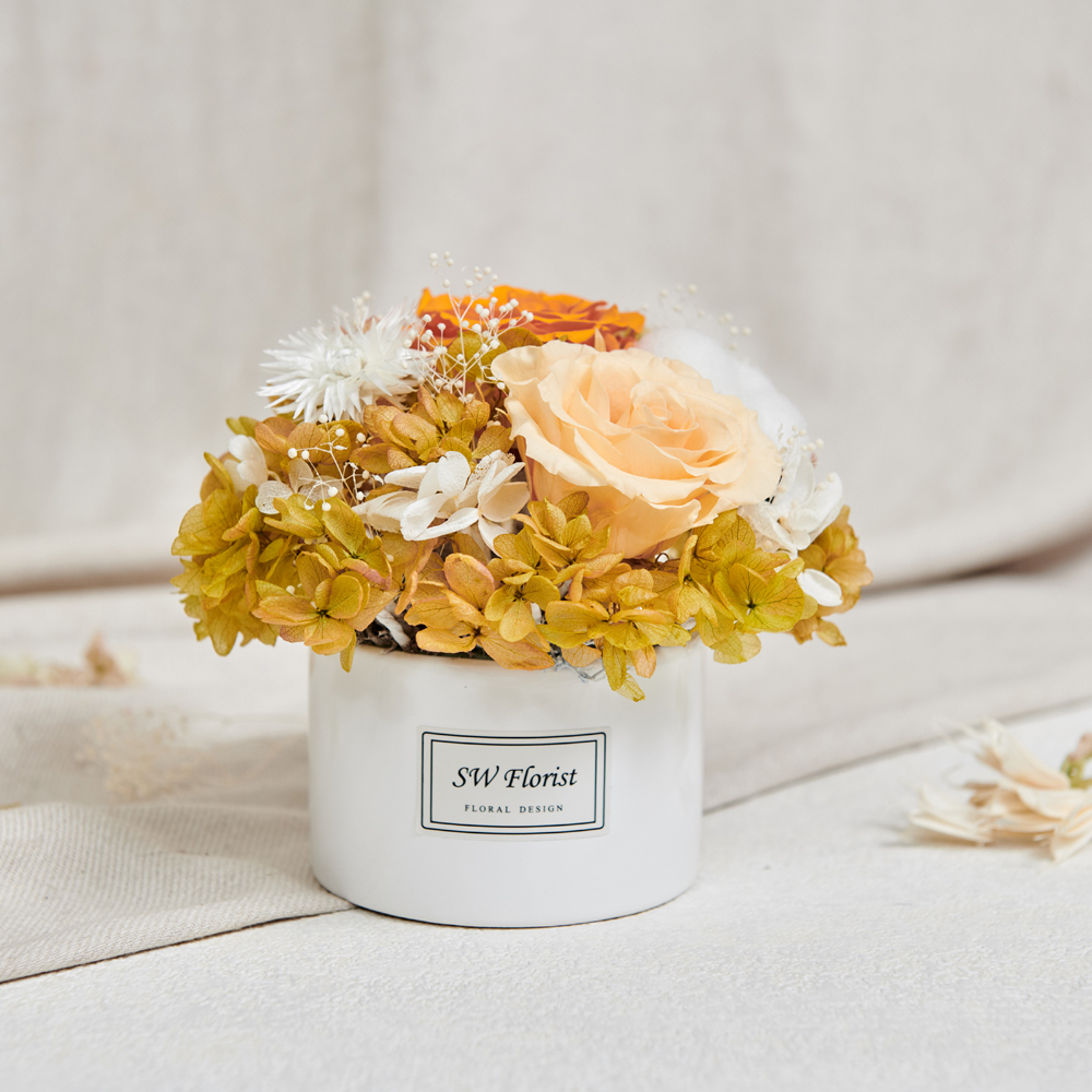｜經典款不凋花桌花 永生花 乾燥花 桌花設計 橙黄 圓形 中型桌花 白盆｜