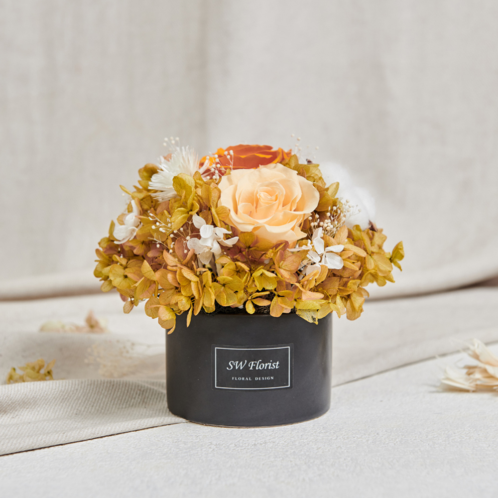 ｜經典款不凋花桌花 永生花 乾燥花 桌花設計 橙黄 圓形 中型桌花 黑盆｜
