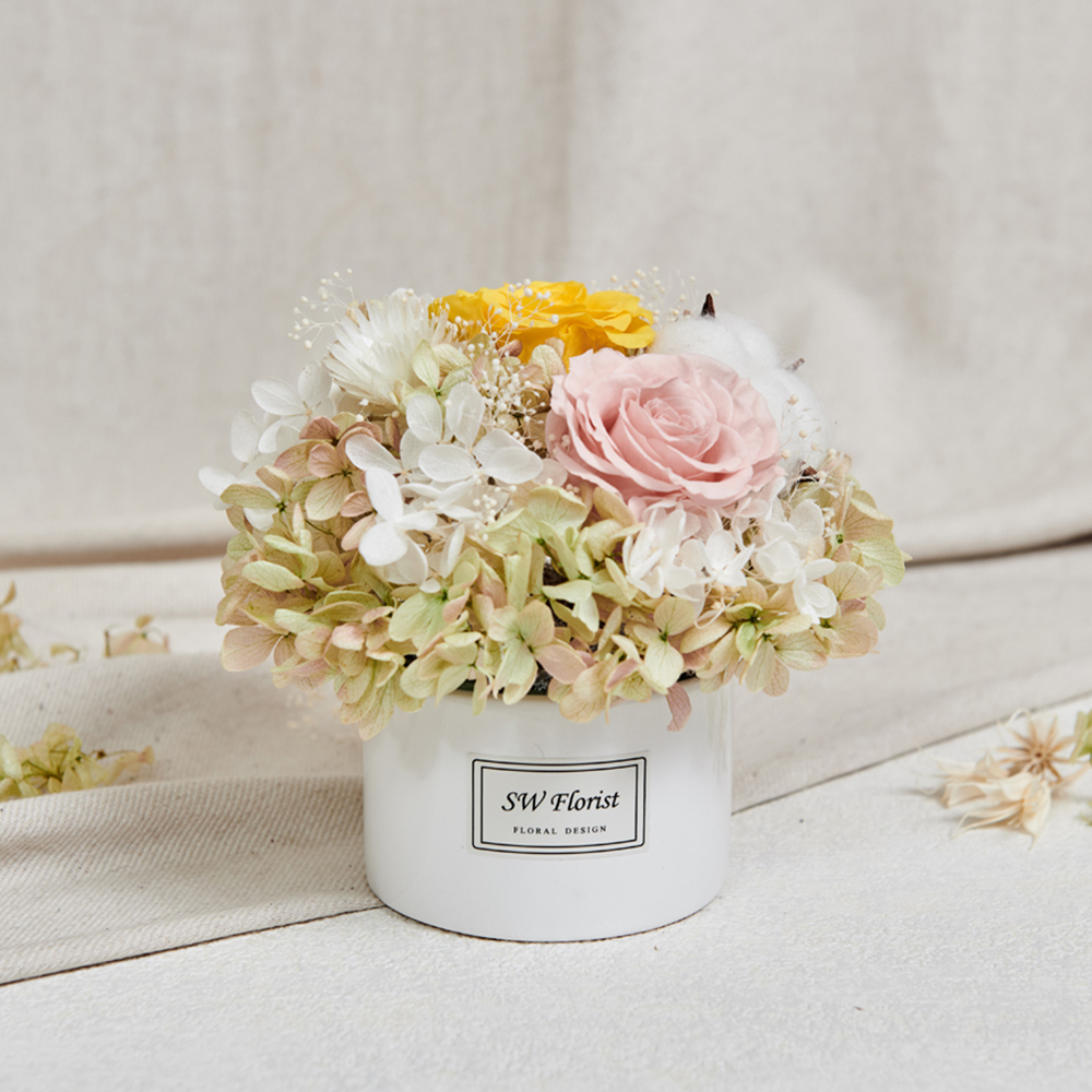｜經典款不凋花桌花 永生花 乾燥花 桌花設計 柳黃 圓形 中型桌花 白盆｜