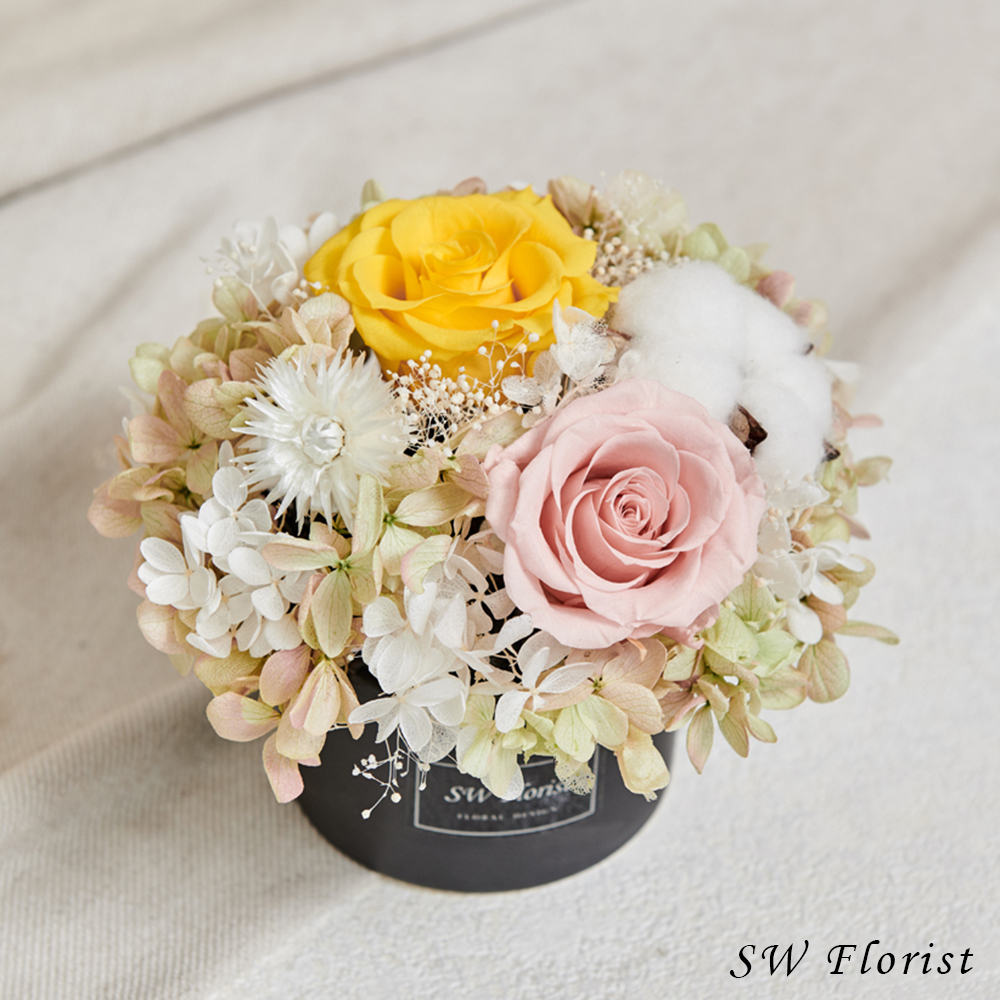 ｜經典款不凋花桌花 永生花 乾燥花 桌花設計 柳黃 圓形 中型桌花 黑盆｜