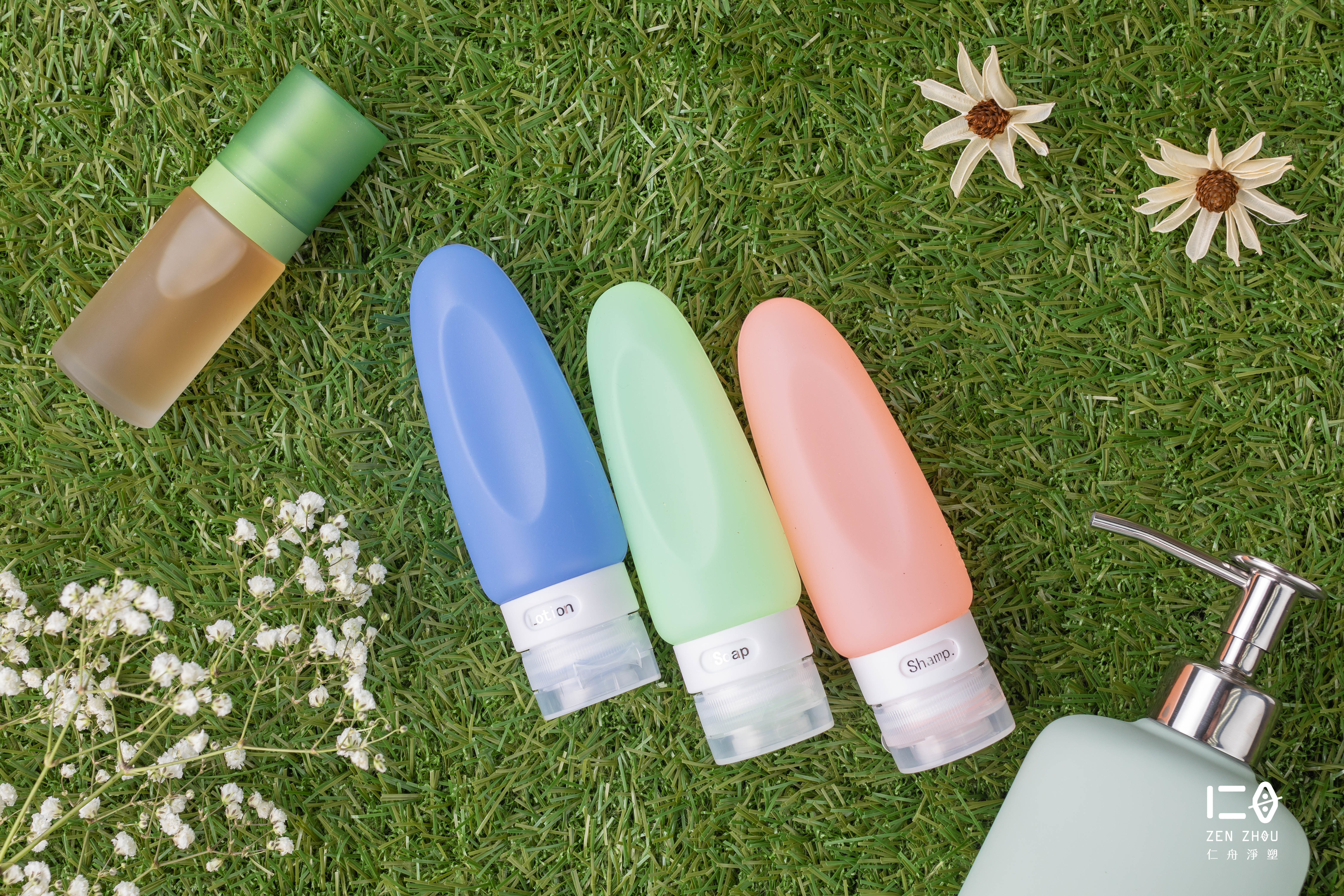 純色矽晶優雅瓶身，讓大瓶變小瓶陪你去旅行， 多種容量供組合收納，節省行李空間好輕便，