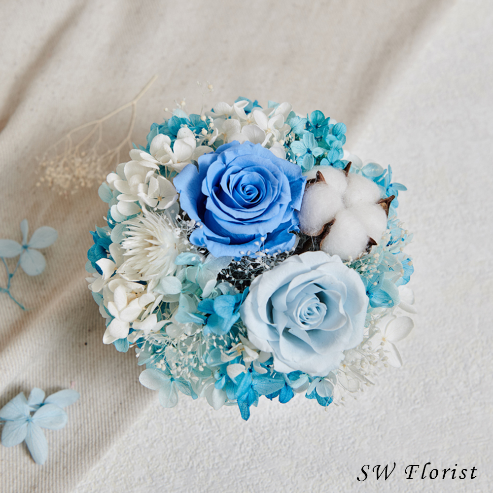 ｜經典款不凋花桌花 永生花 乾燥花 桌花設計 蔚藍 圓形 中型桌花 白盆｜