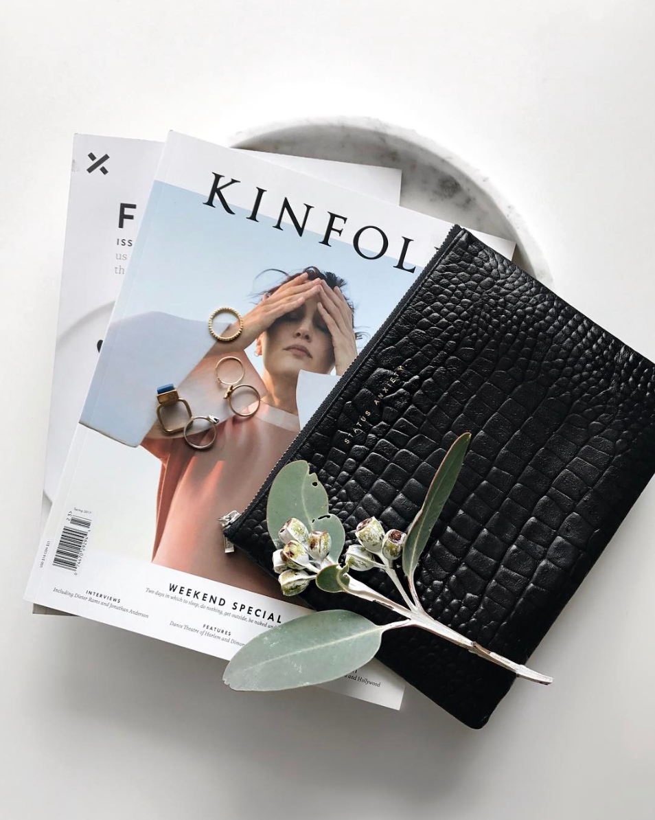 ANTIHEROINE 平口夾 / 黒色鱷魚壓紋