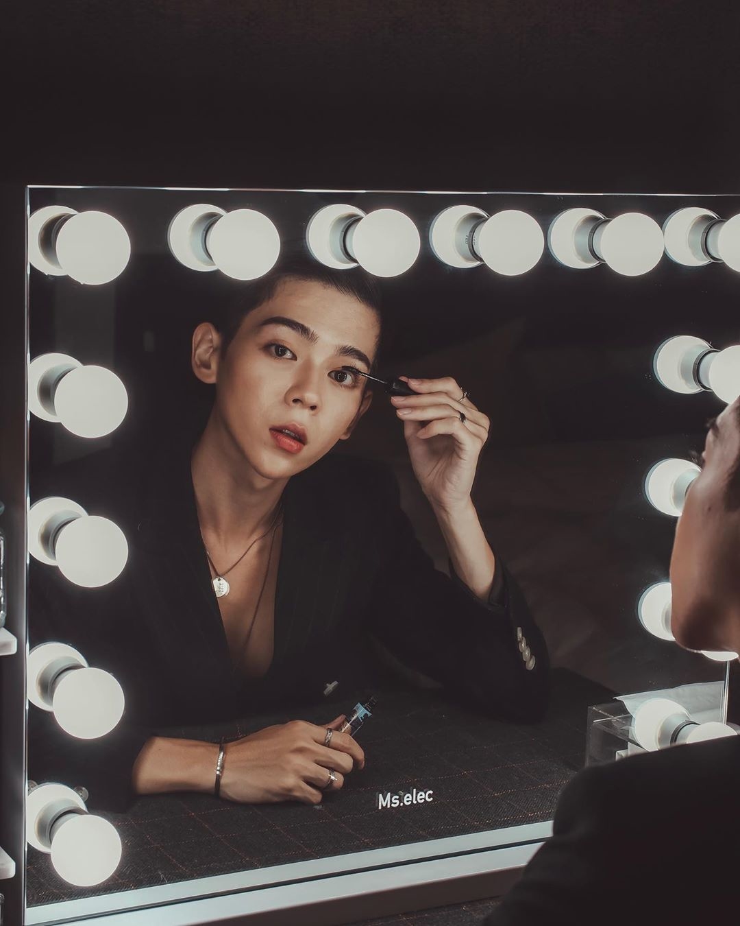 <img src="difference-between-sem-and-seo.png" alt="網紅推薦奢華訂製燈泡化妝鏡">