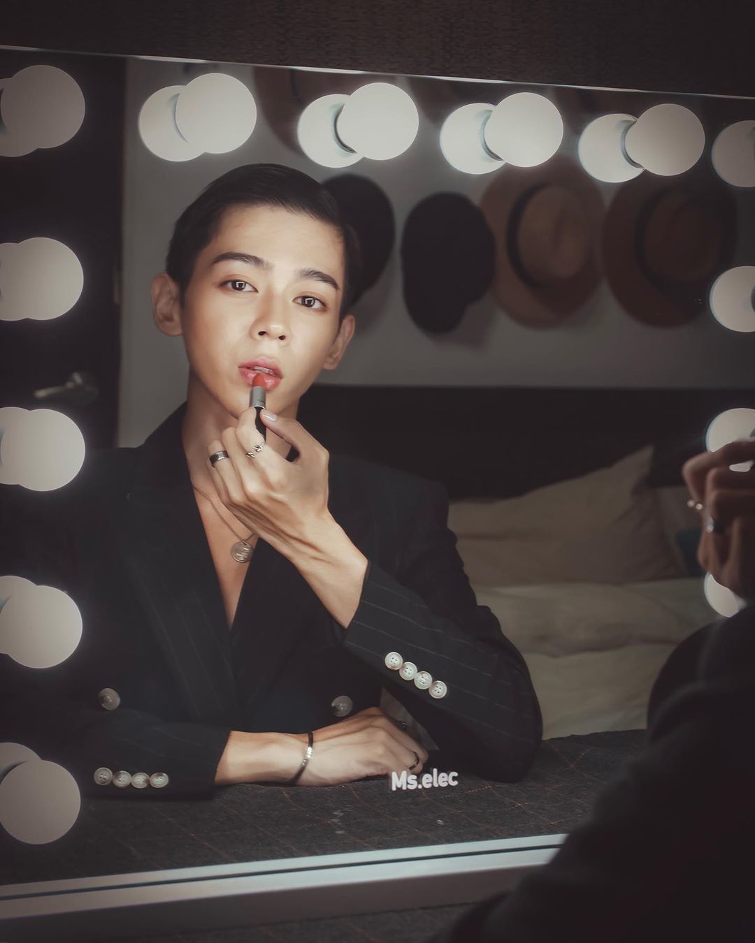 <img src="difference-between-sem-and-seo.png" alt="網紅推薦奢華訂製燈泡化妝鏡">