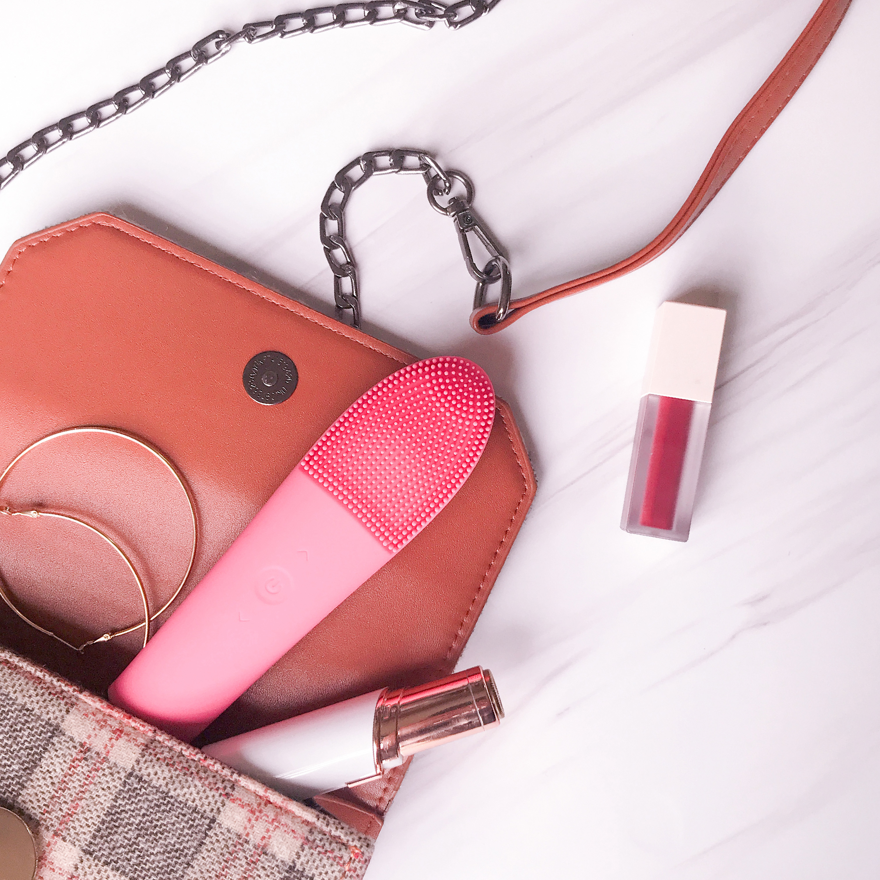 <img src="difference-between-sem-and-seo.png" alt="旅遊必備，雙效溫感音波洗臉機">