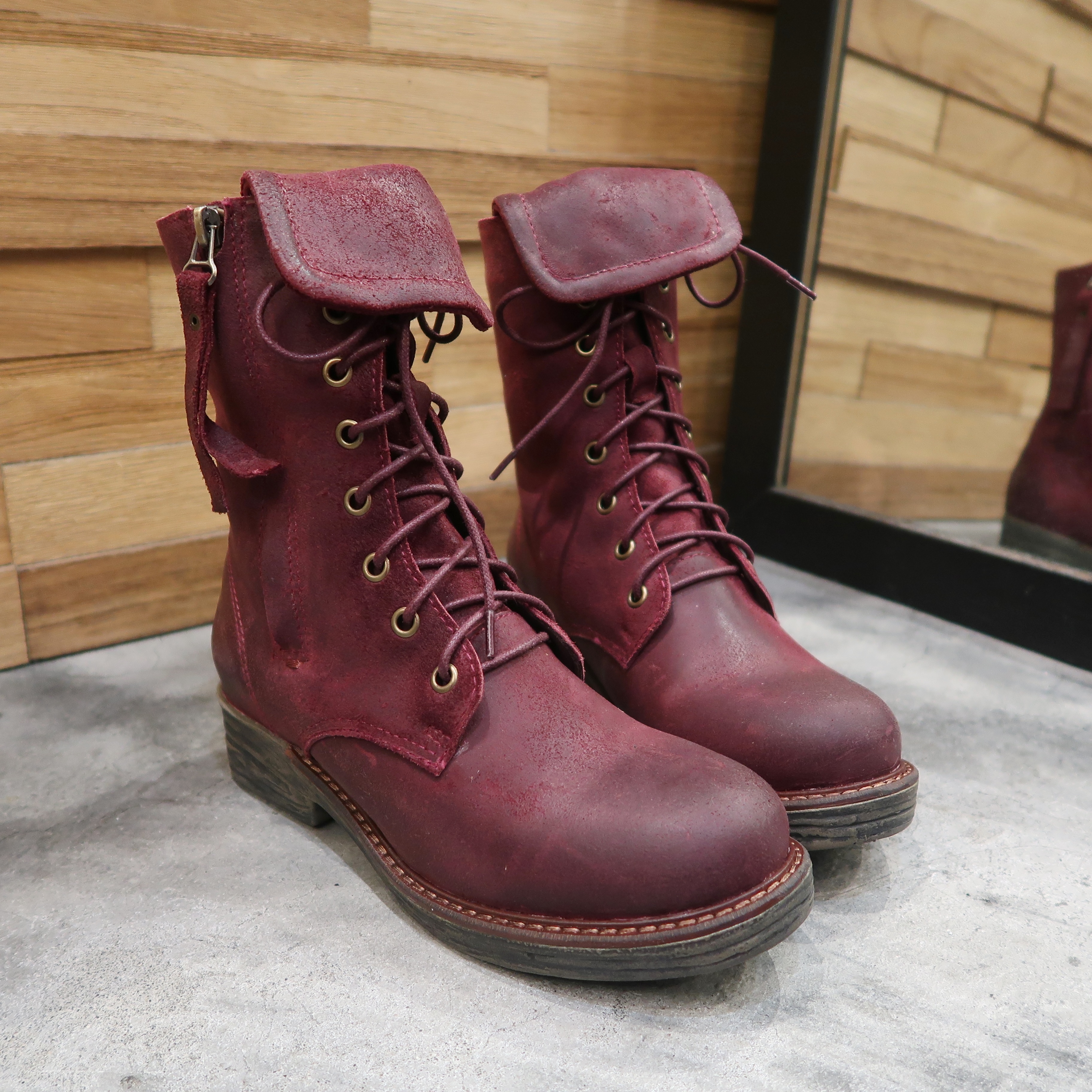 【晴雨派對】防潑水、防雨、防油污瘋馬皮真皮牛皮防水8孔綁帶拉鍊懶人馬丁軍靴雨靴雨鞋