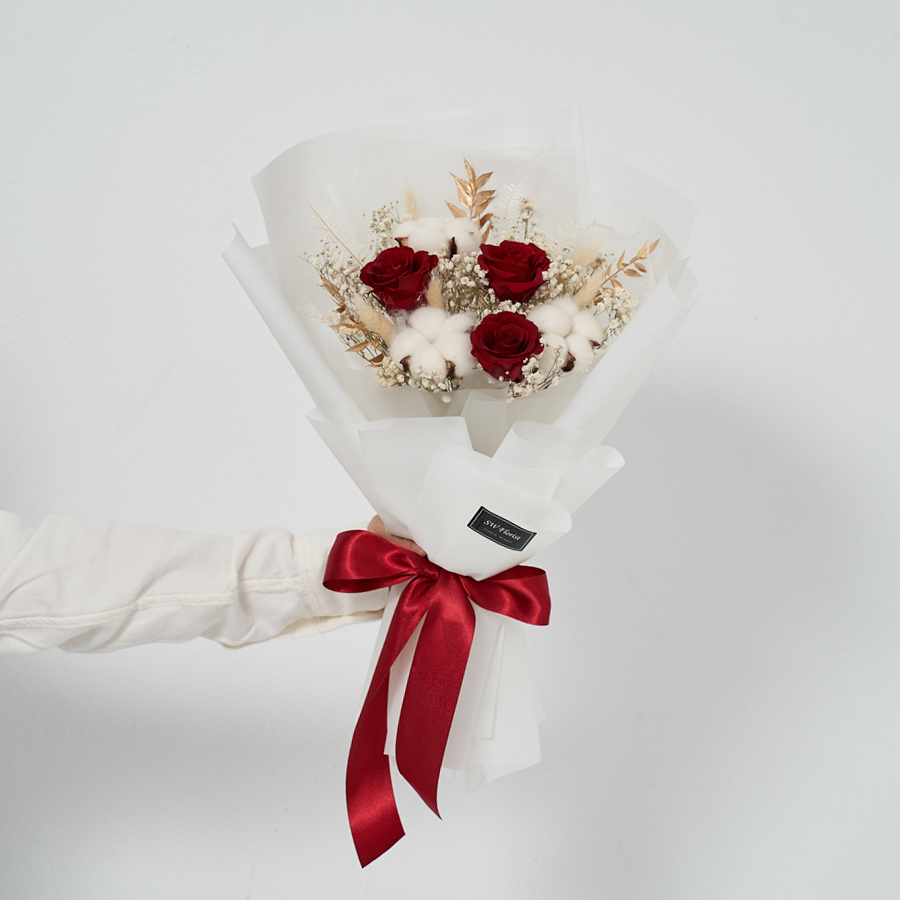 ｜乾燥花束 不凋花 畢業花束 情人節禮物 雪裡的玫瑰 暗紅色 聖誕風 中型花束｜