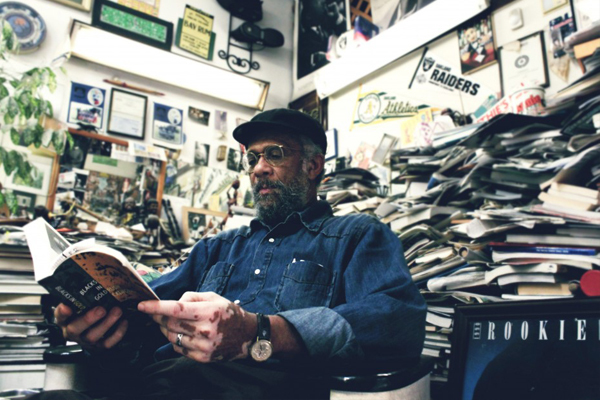 『 男仕理髮文化 』奧克蘭手藝文化維護者—理髮師 Kenneth Hogans 與他的理髮廳 Cuts & Bends