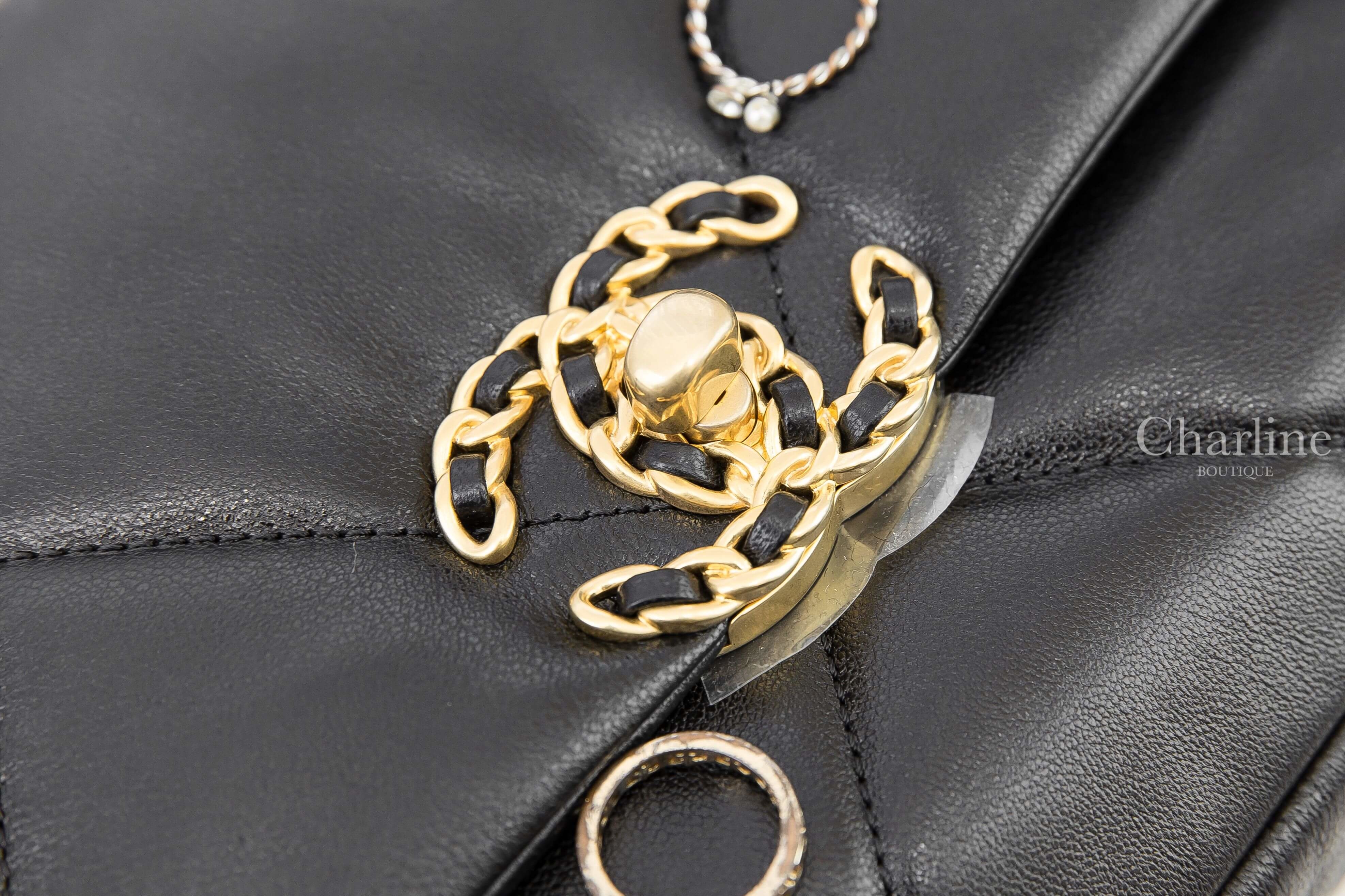 Chanel Chanel 19 Flap Bag 黑色金CC黑金漸層鍊帶金鍊提把小型小羊皮大菱格紋肩背包