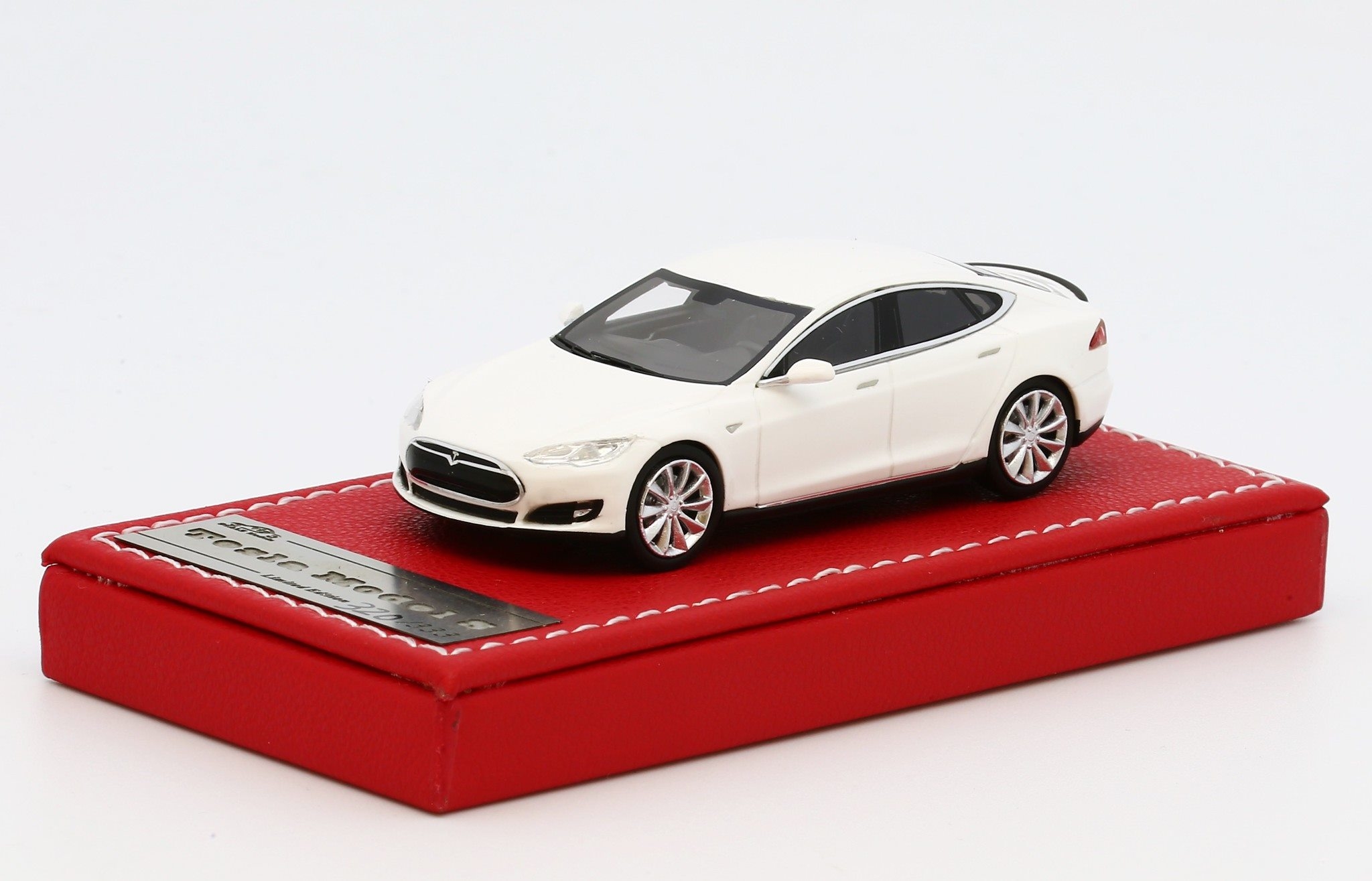 1/64 VIP Model Model S White (MSW)