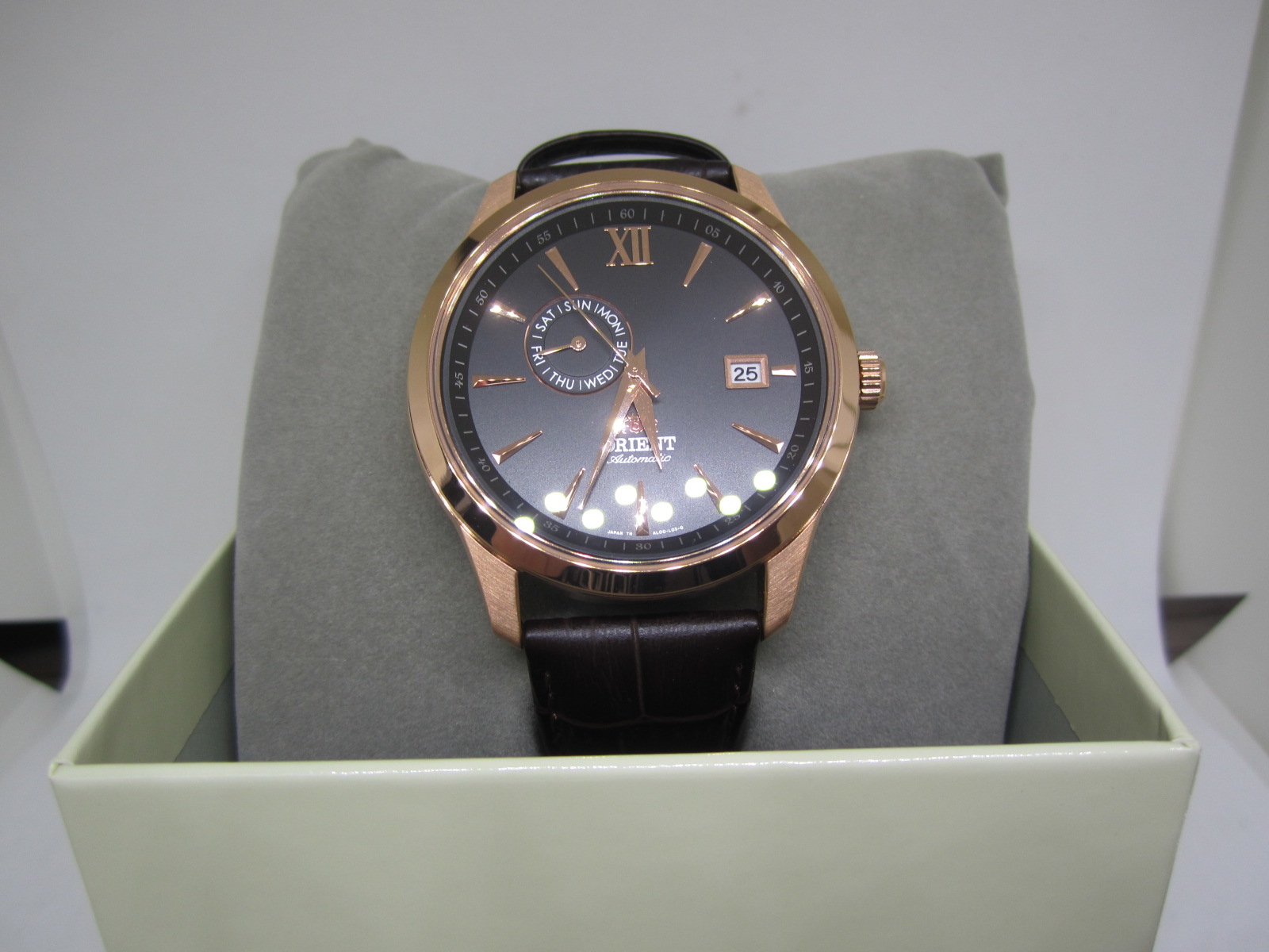  Orient 經典四針機械手錶SAL00004B0