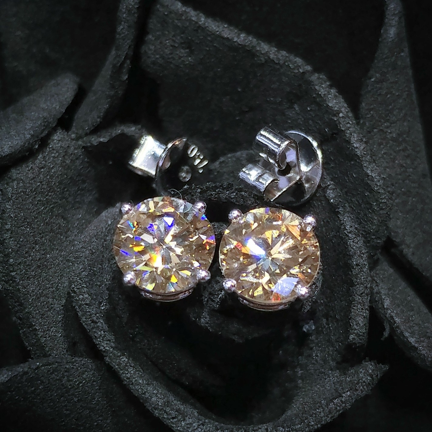 全新18K白金【主石1卡71份淺啡色鑽石】4爪耳環