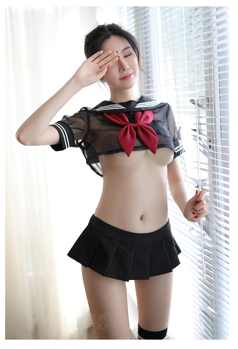 黑色露胸水手服