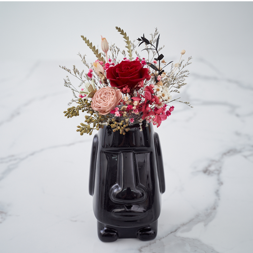 ｜乾燥花桌花 桌花設計 不凋花 紅色系 摩艾造型(黑色) 中型桌花｜