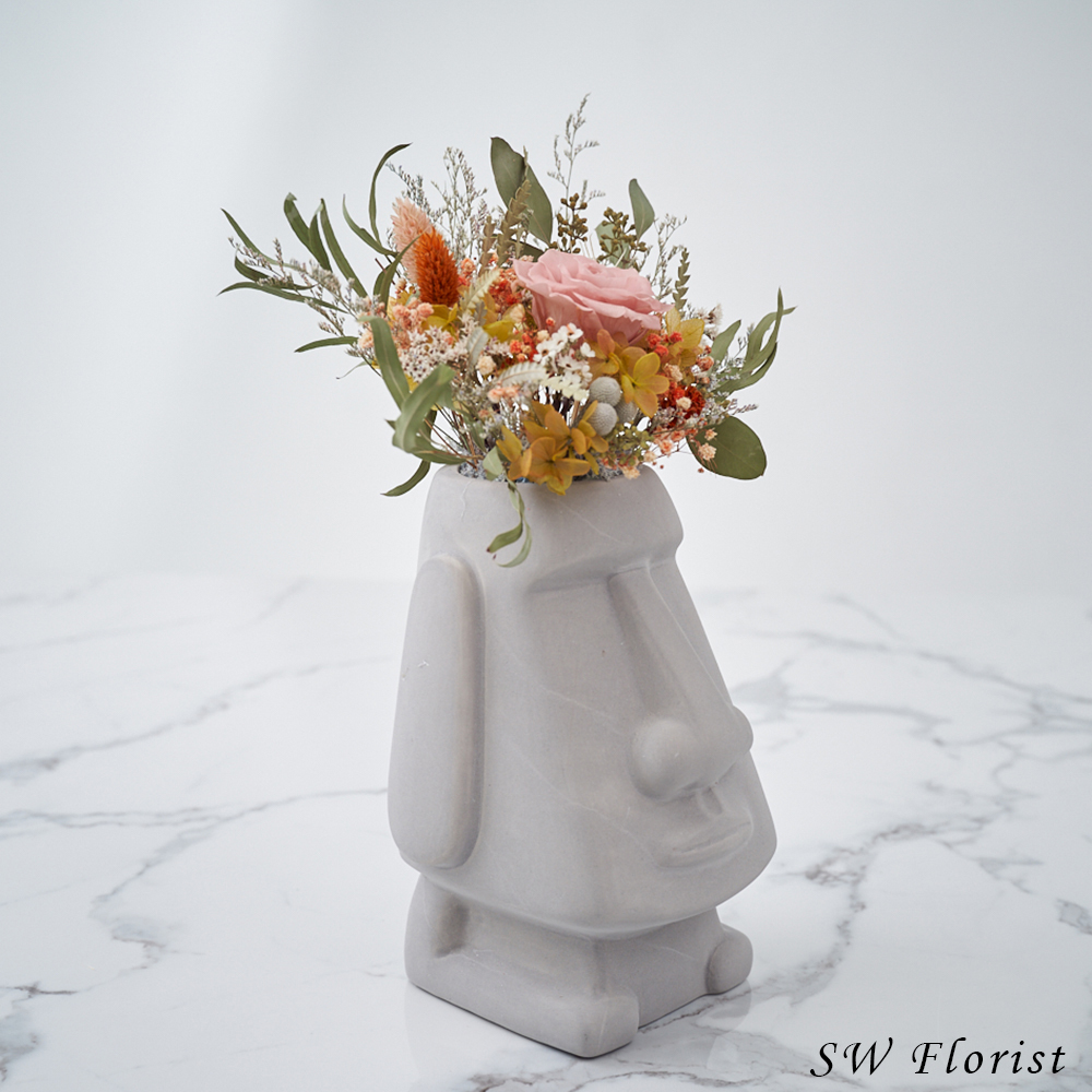 ｜乾燥花桌花 桌花設計 不凋花 裸粉田園風 摩艾造型(灰色) 大型桌花｜