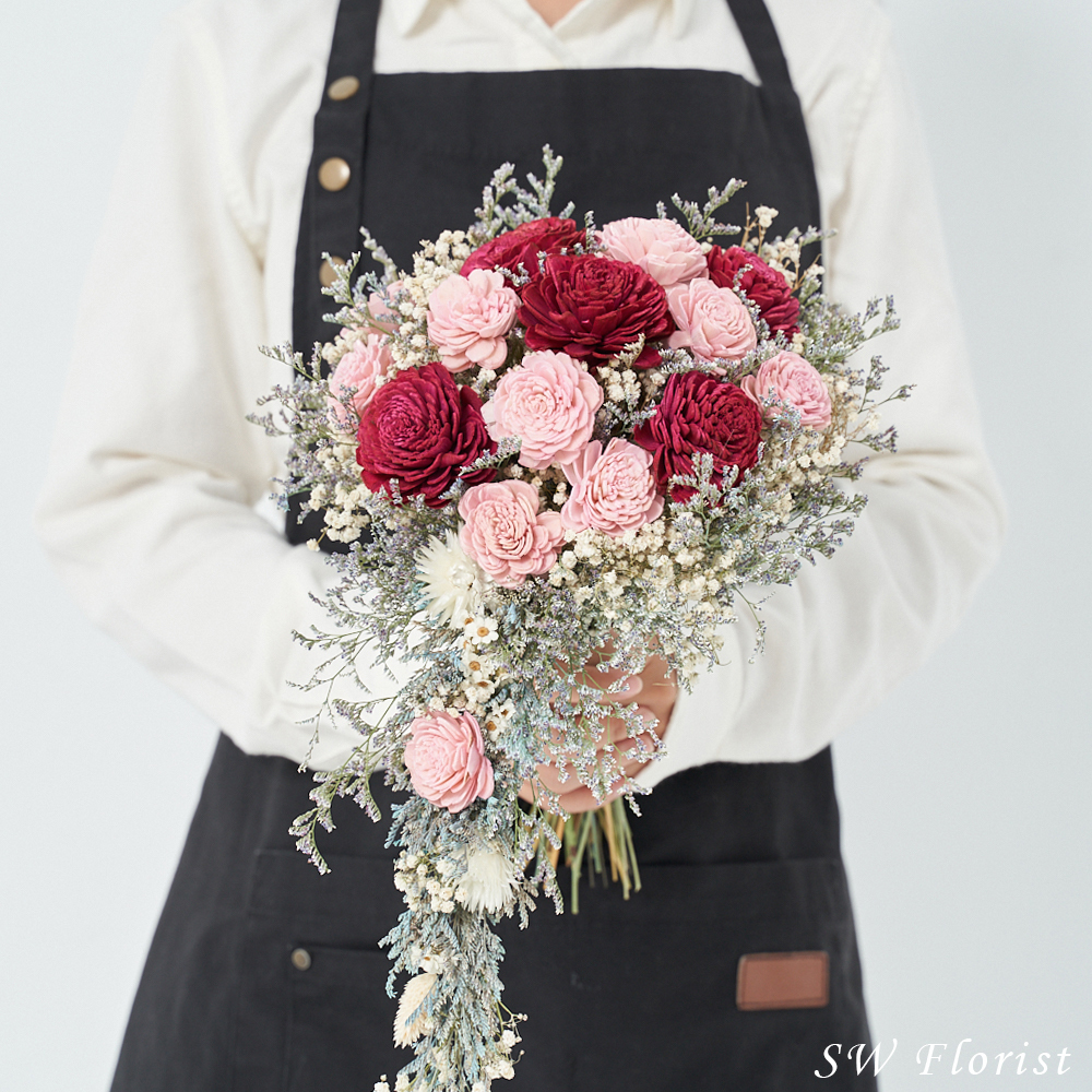 ｜新娘捧花 婚紗捧花 乾燥花 紅粉色系 美式風格 索拉花｜水滴形