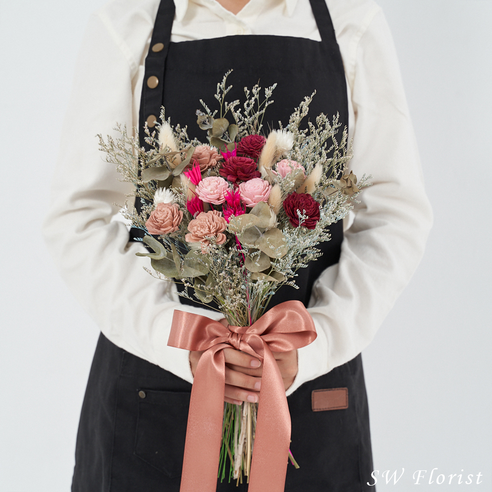 ｜新娘捧花 婚紗捧花 乾燥花 紅粉色系 美式風格 索拉花｜放射形