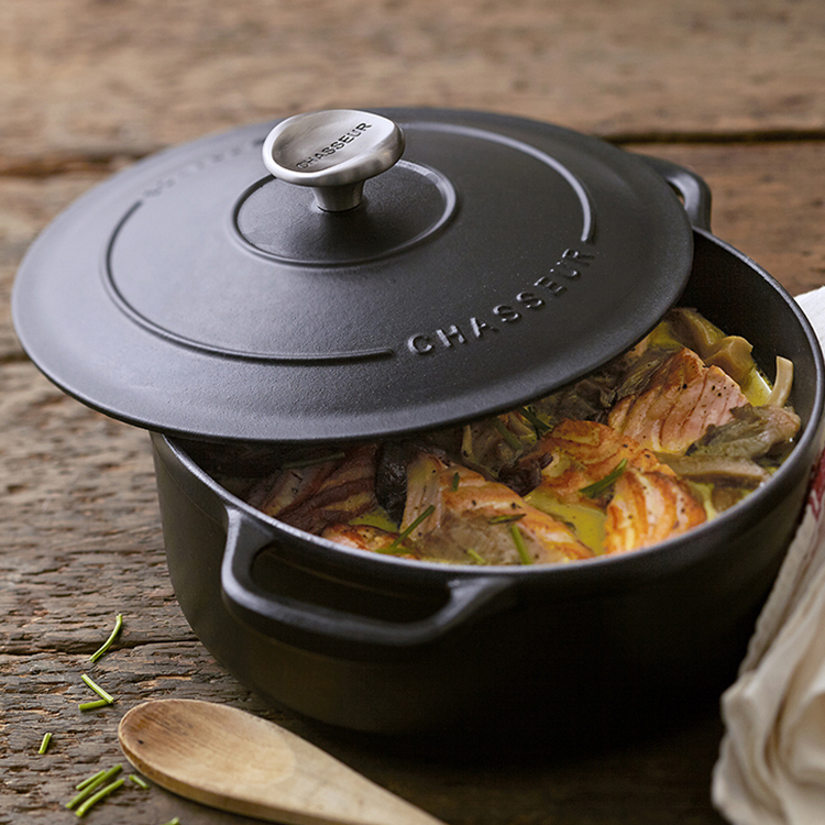 (絕版福利品)CHASSEUR SUBLIME系列霧黑鑄鐵圓鍋(黑琺瑯)