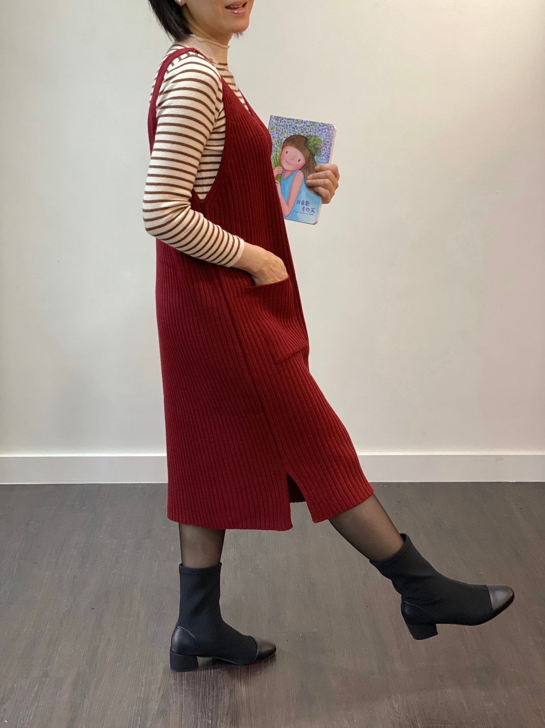 O-LIWAY V領針織背心修飾臉型的穿搭效果展示