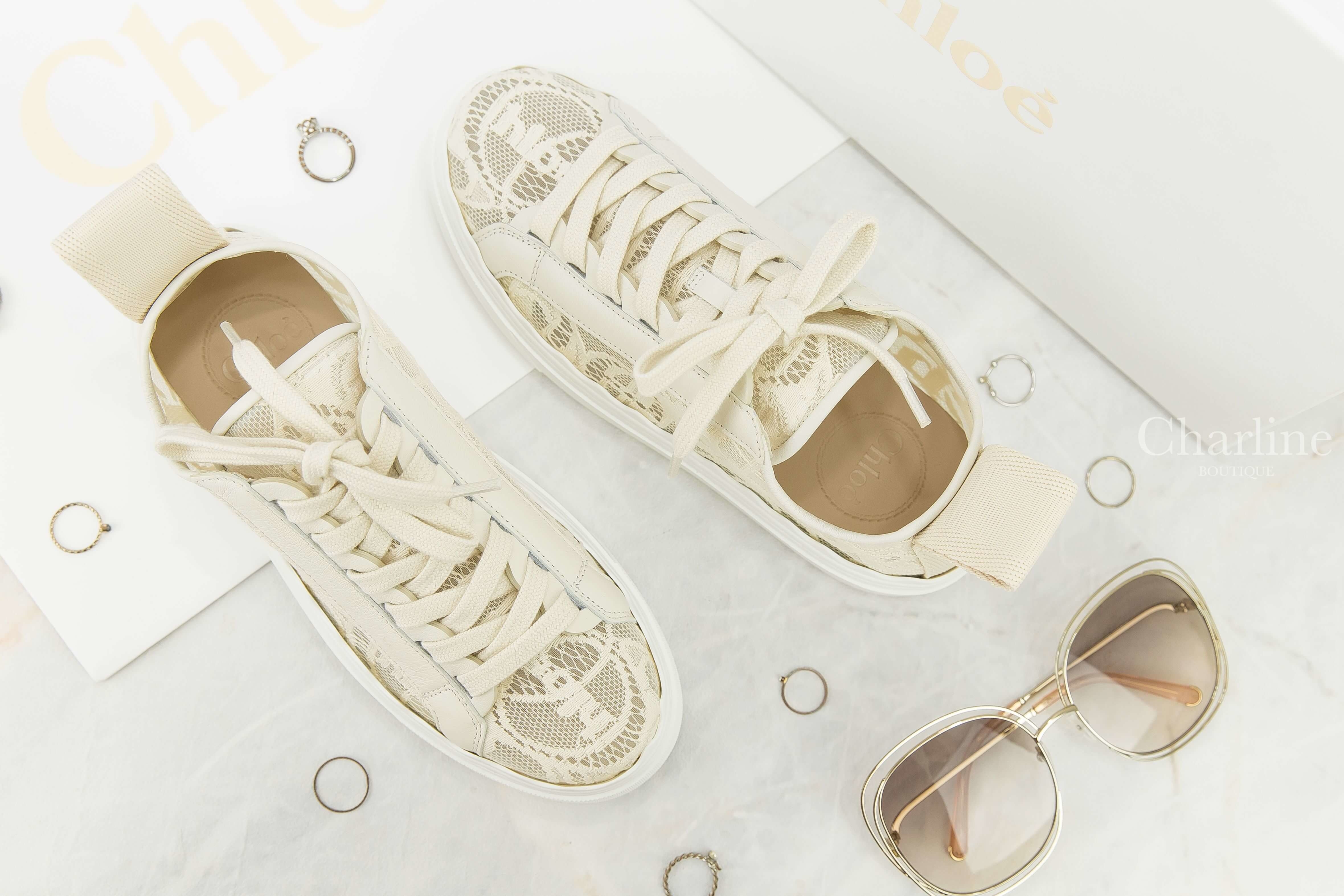 Chloe Lauren Sneaker 米色小牛皮波浪邊飾蕾絲 Logo 運動鞋-Charline Boutique 精品代購