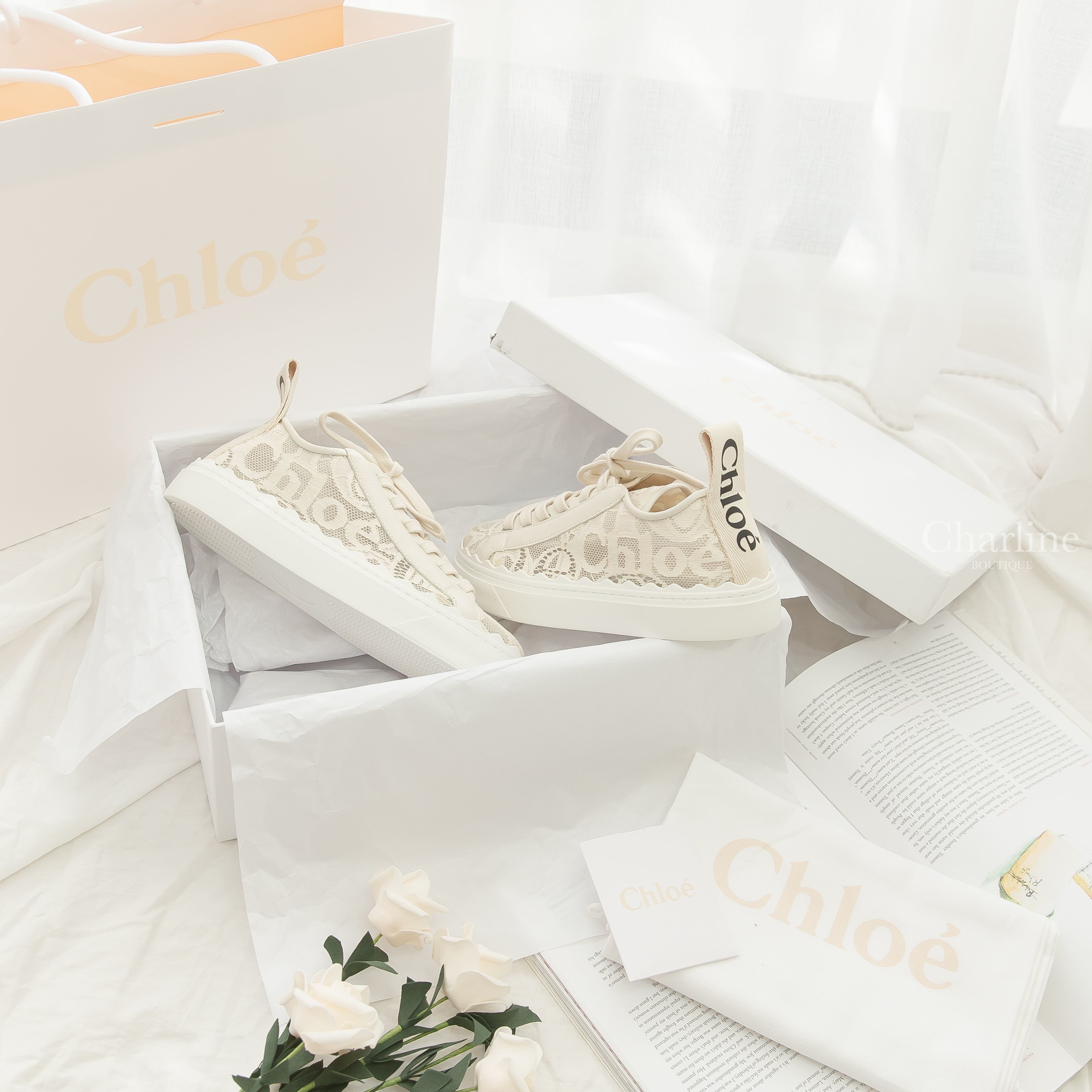 Chloe Lauren Sneaker 米色小牛皮波浪邊飾蕾絲 Logo 運動鞋-Charline Boutique 精品代購