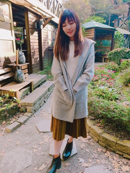 連帽式設計的針織外套天氣稍微涼一點戴上帽子也可以禦寒 |O-LIWAY 台灣製針織