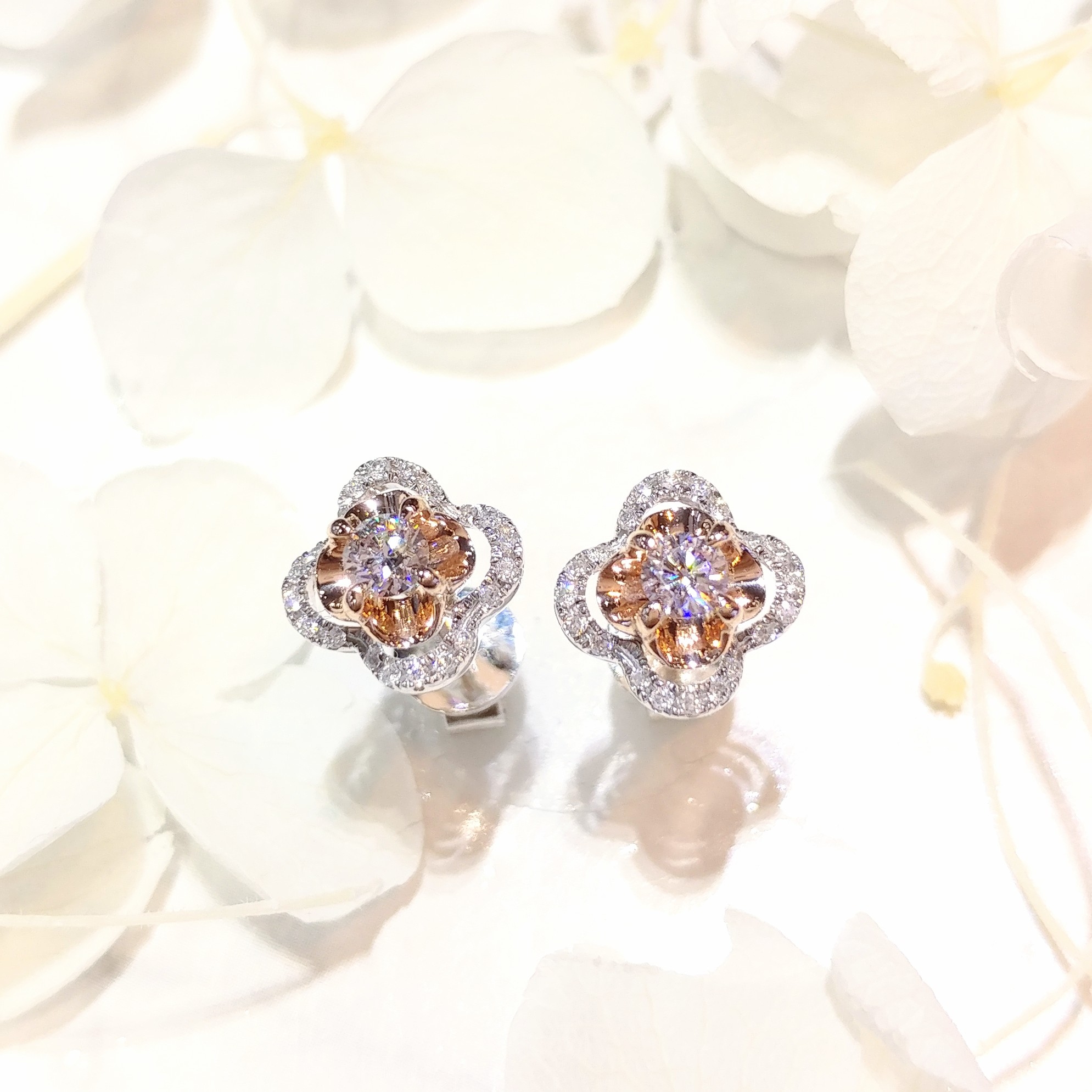 全新18K金【主石20份鑽石】配小鑽共28份鑽石耳環