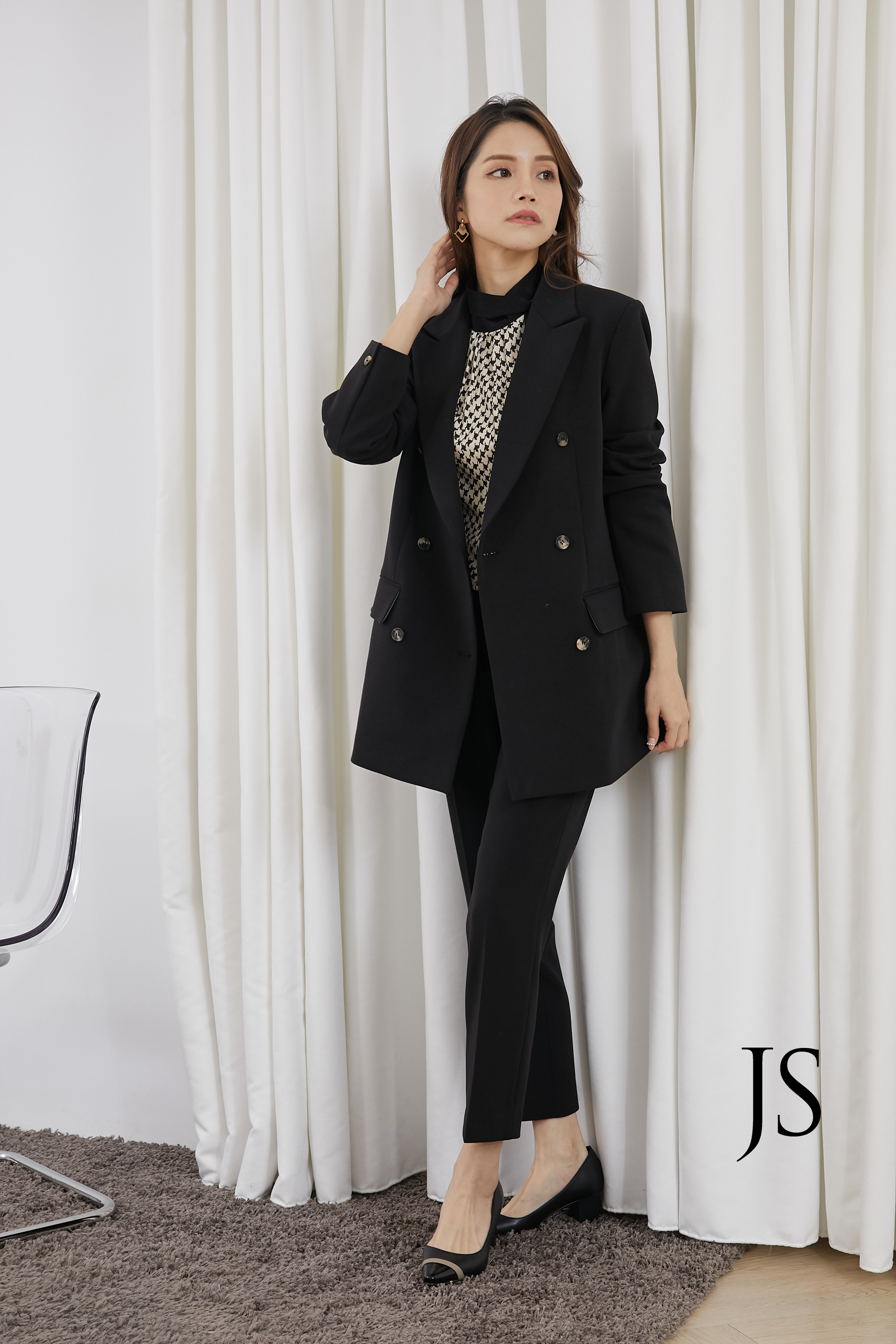 挺布黑色西裝褲