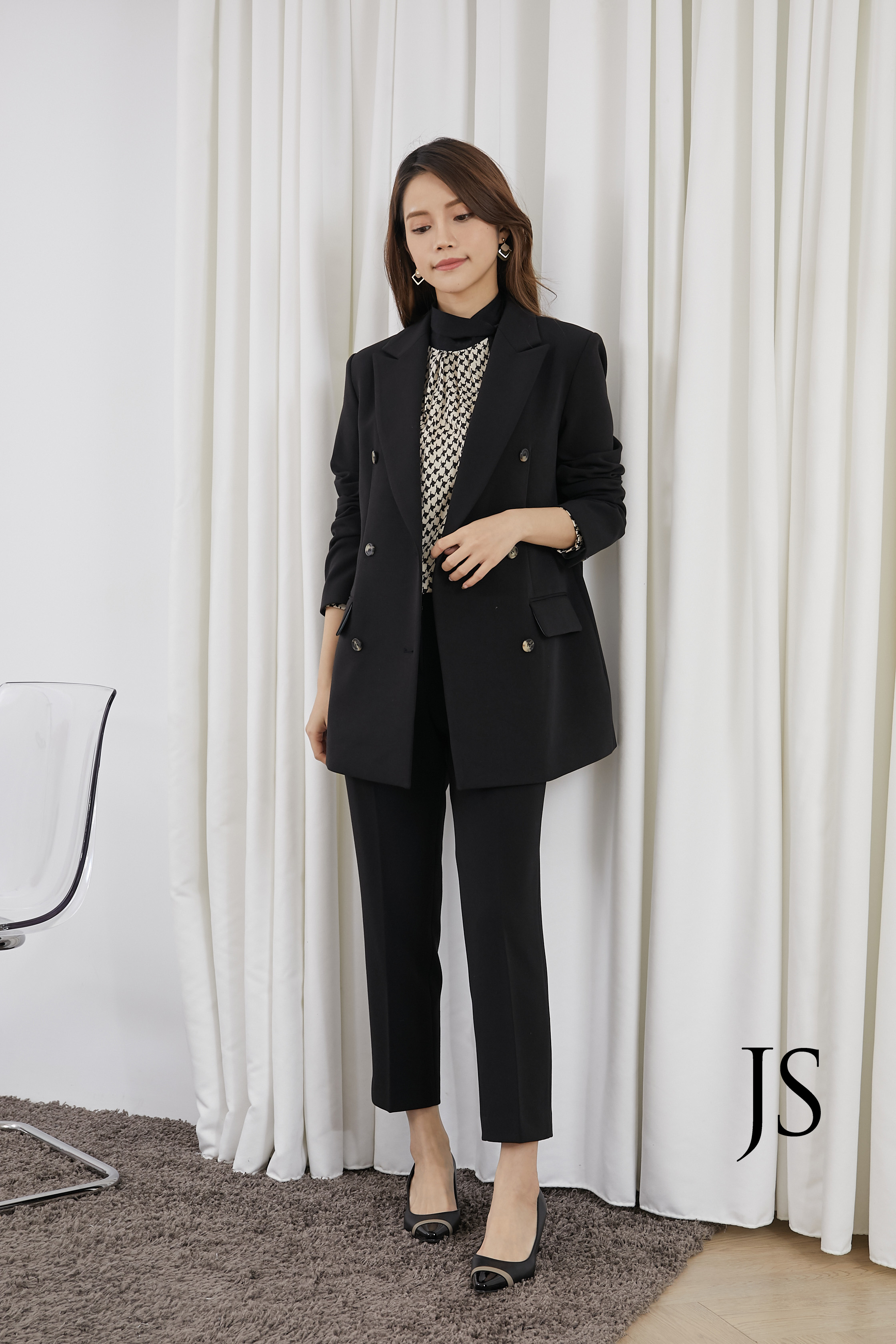 挺布黑色西裝褲