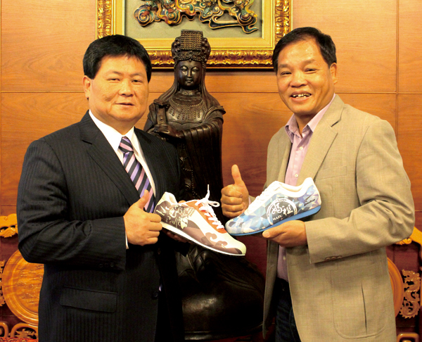 台中大甲鎮瀾宮 媽祖文化設計鞋 / 彪琥客製鞋服務 客戶案例