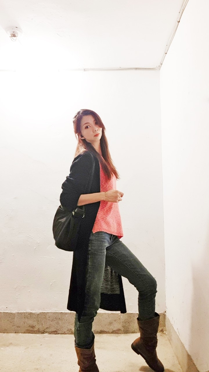 下擺開岔設計針織外套