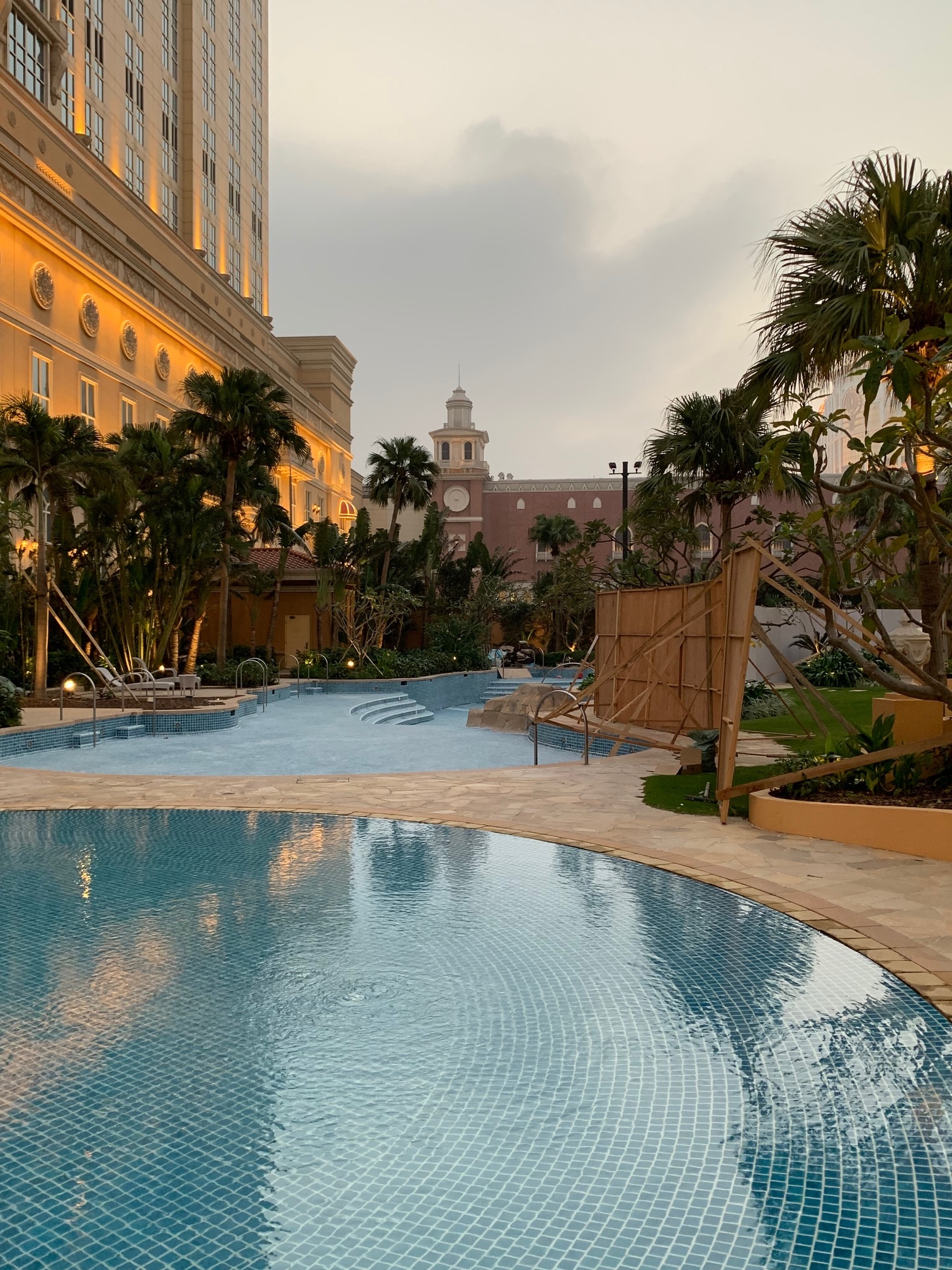 Four Seasons Macau swimming pool