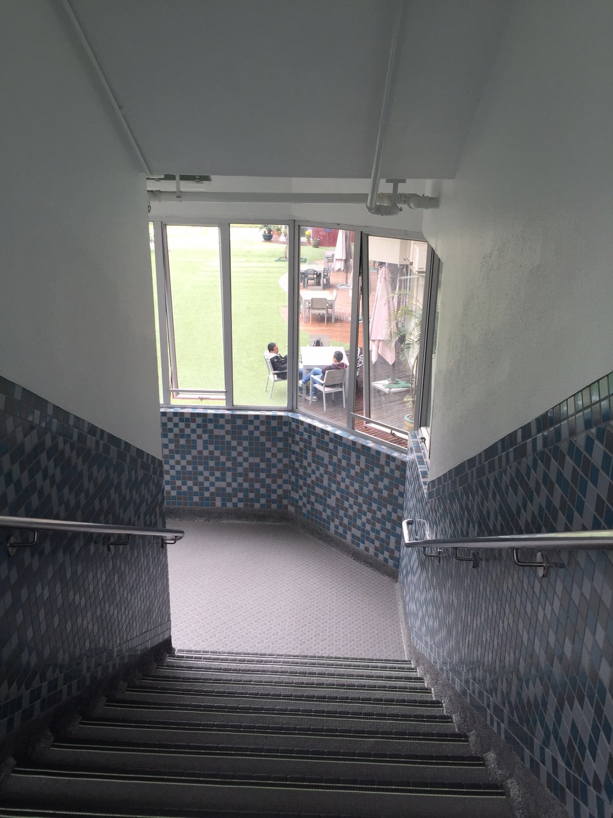 quarry bay school,glazed ceramic tile,mixed colour tile,topworlds