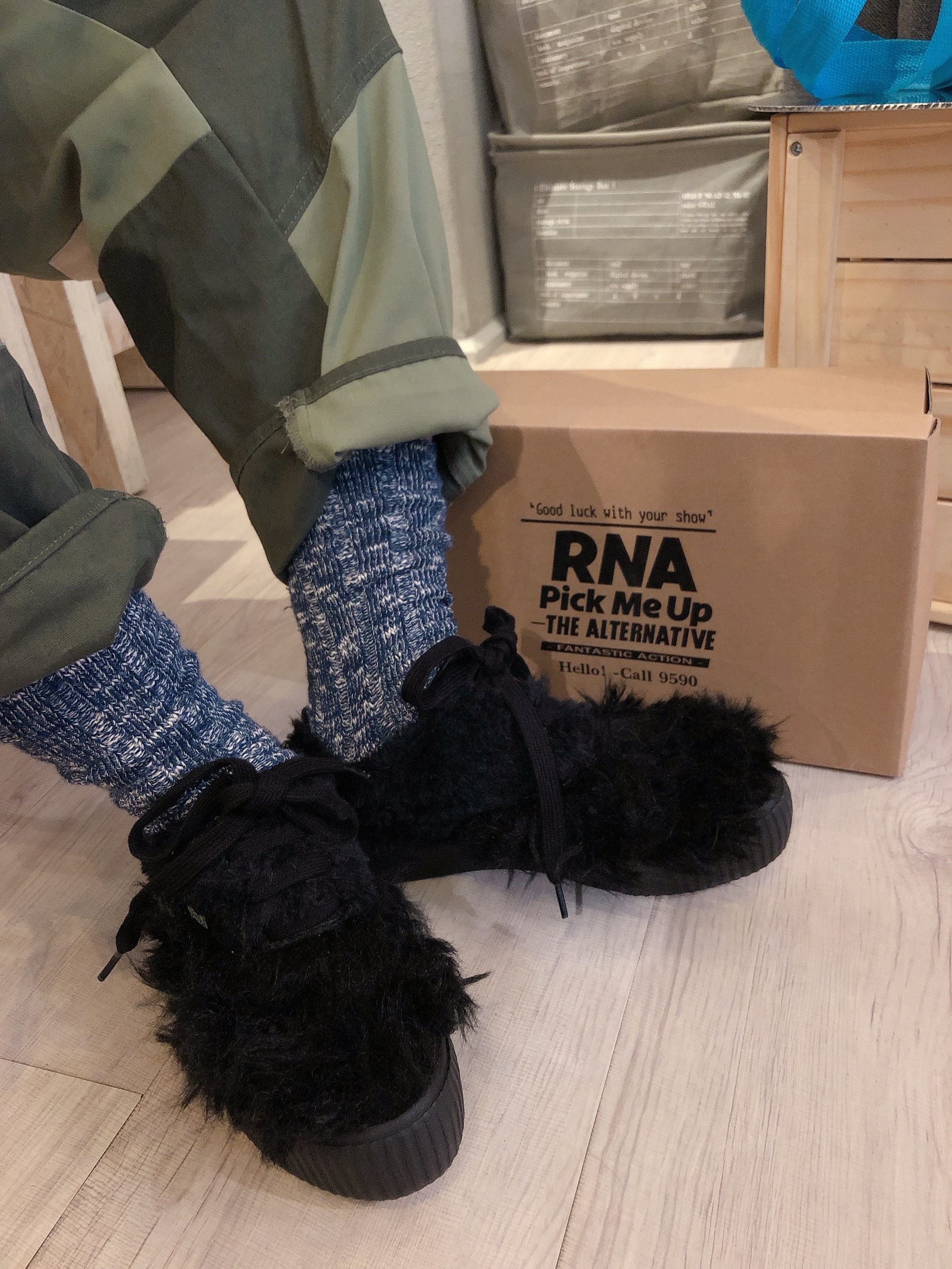 R.N.A 毛毛休閒鞋