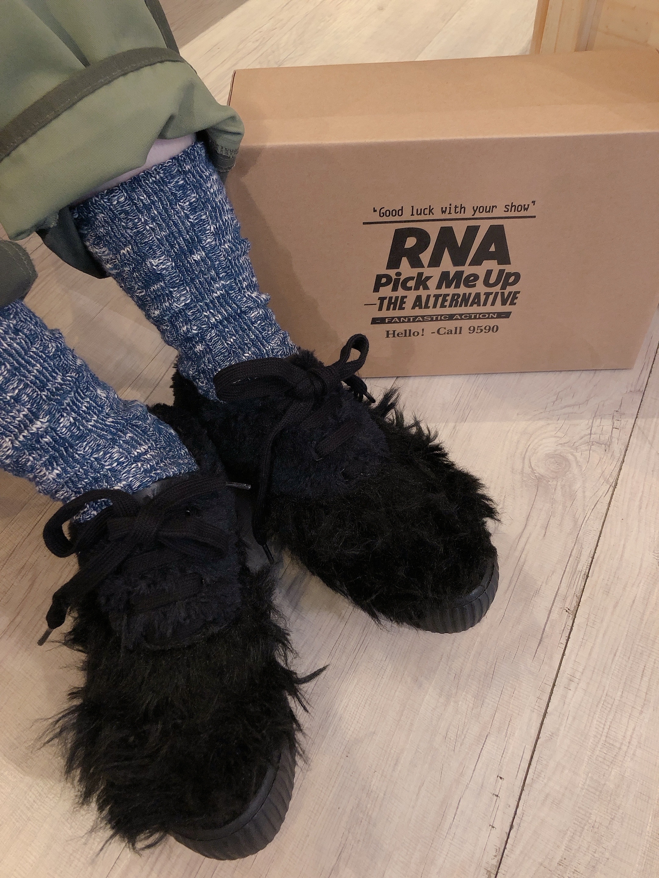 R.N.A 毛毛休閒鞋