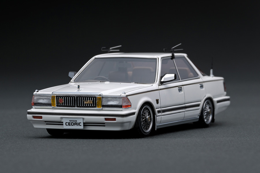 1/43 IG Nissan Cedric (Y30) 4 Door Hardtop Brougham VIP White (IG1304)