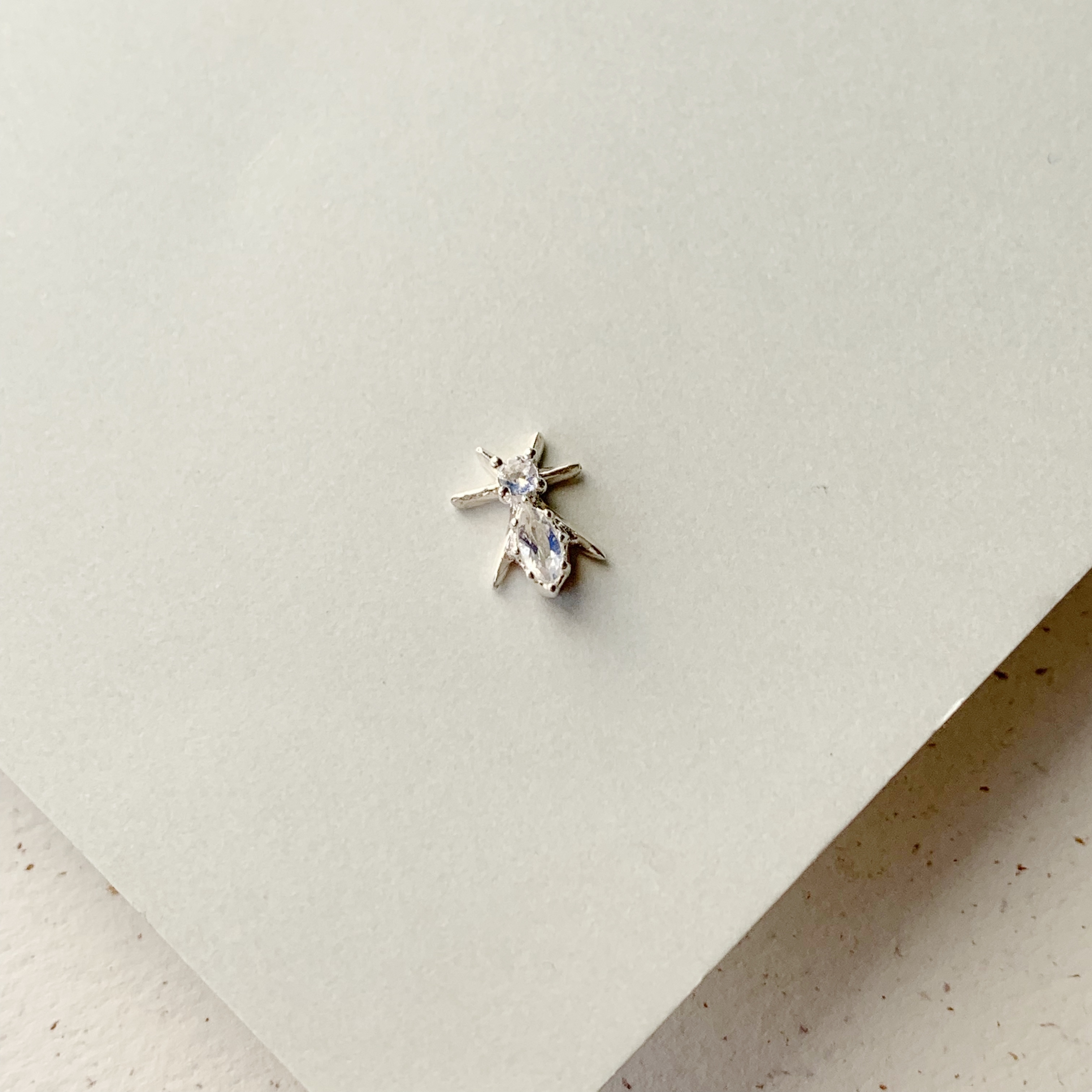 沒有翅膀的蜜蜂耳環