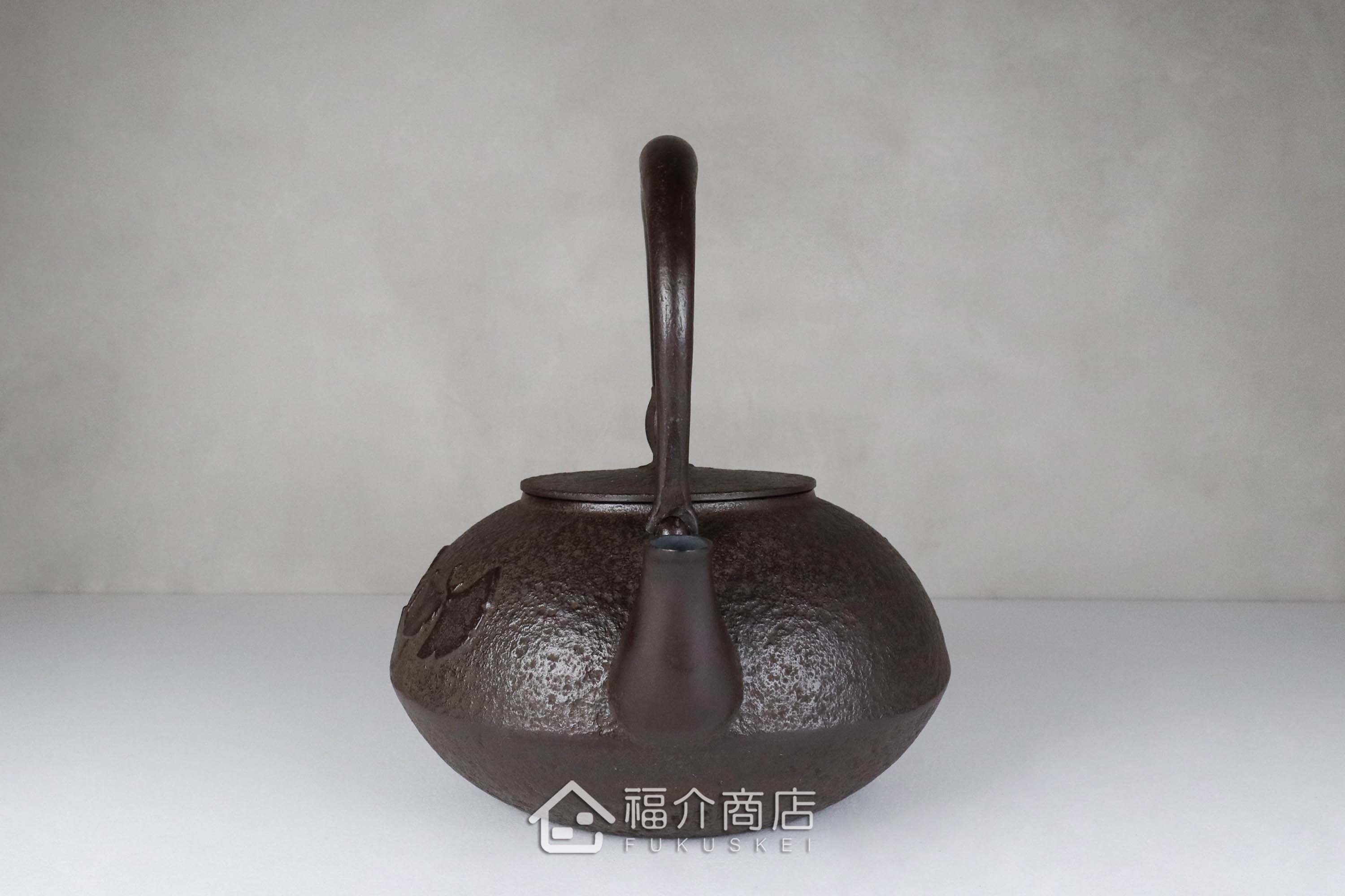 煮水泡茶用的日本製銀杏紋樣南部鐵器鑄鐵壺