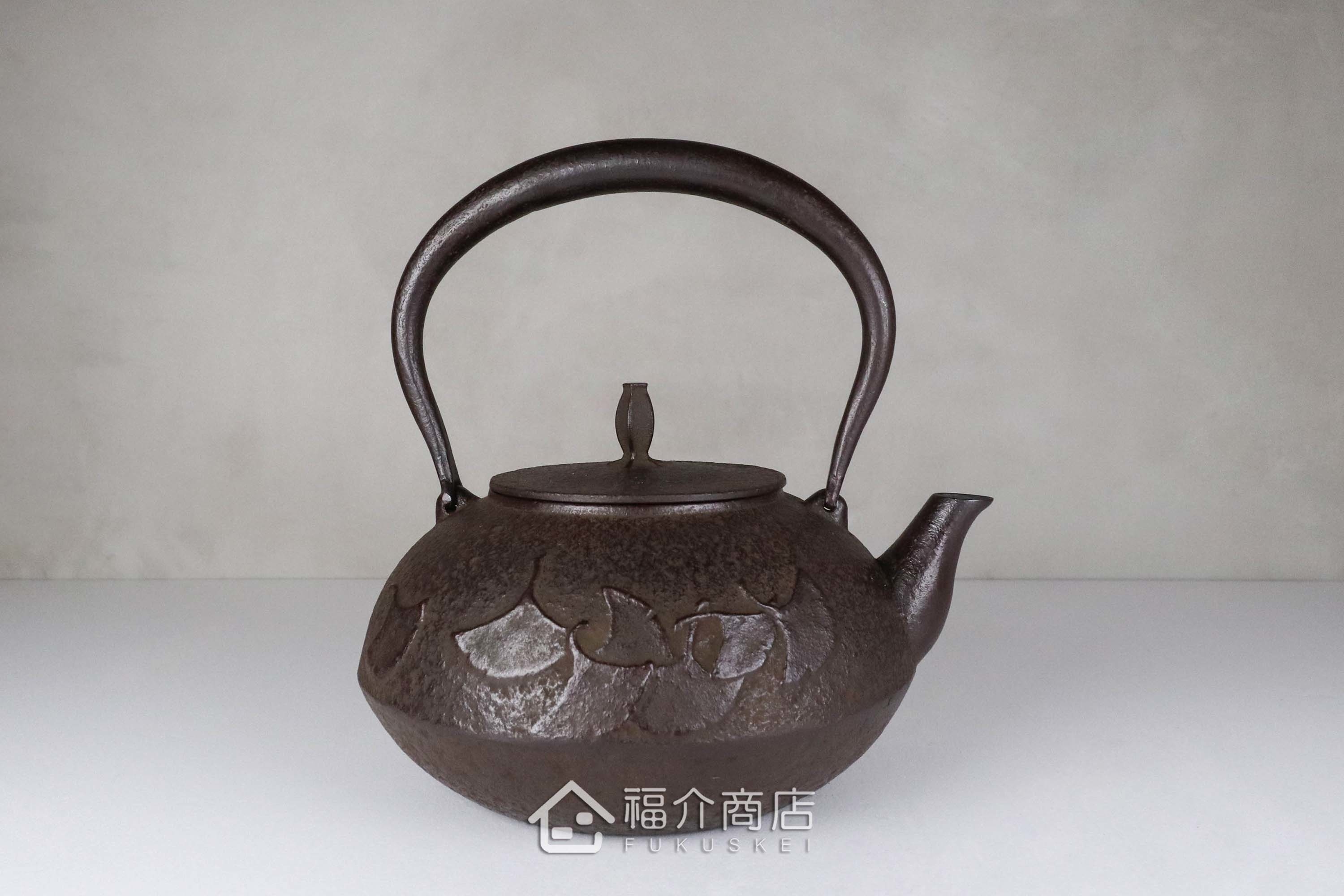 煮水泡茶用的日本製銀杏紋樣南部鐵器鑄鐵壺
